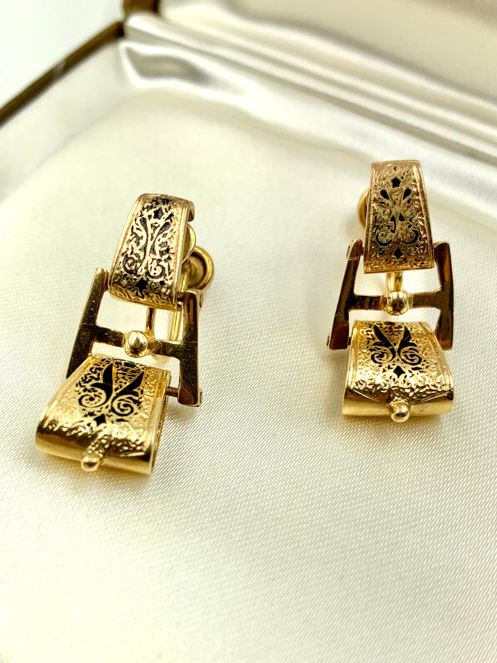 Boucles d'oreilles pendantes en or jaune 14K et émail Antique Revival du 19ème siècle Pour femmes en vente