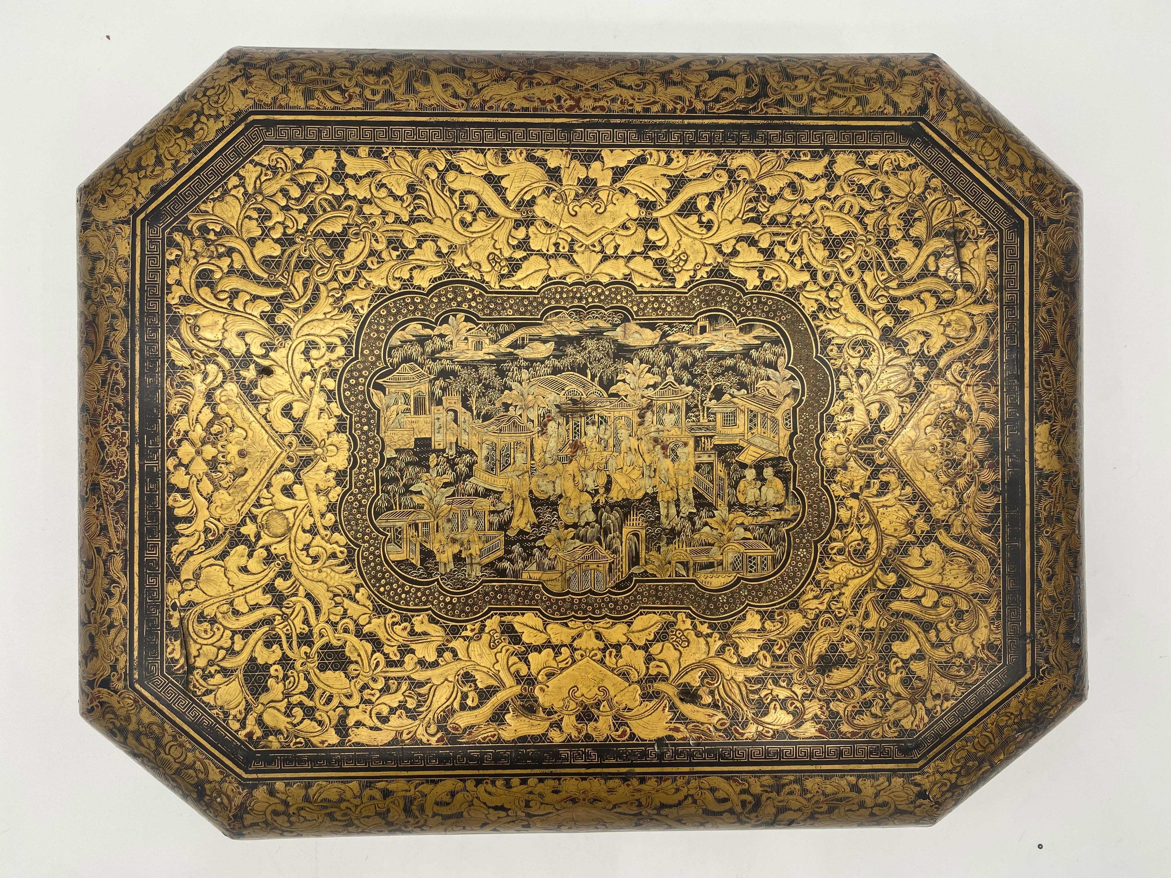 Antique 19th Century Export Chinese Gilt Chinoiserie Lacquer Gaming Box For Sale 5