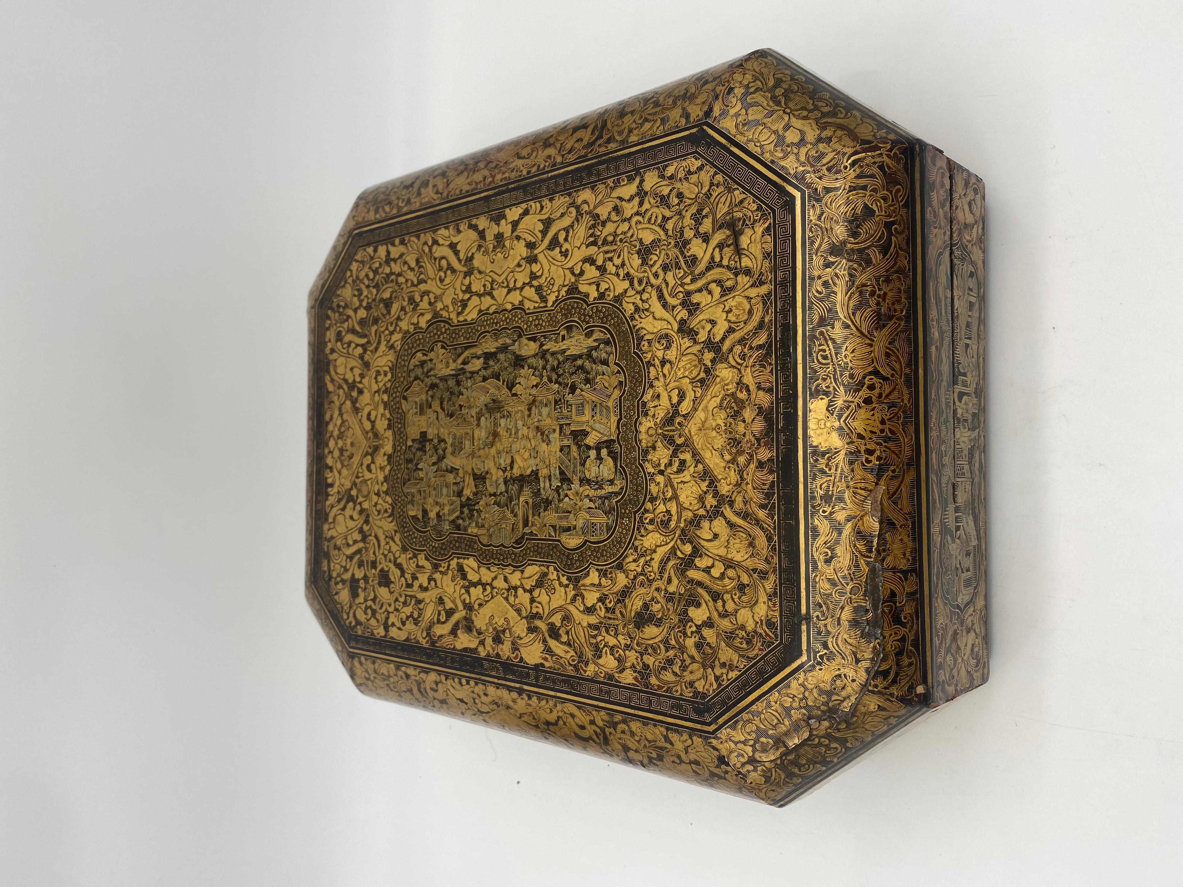 Antique 19th Century Export Chinese Gilt Chinoiserie Lacquer Gaming Box For Sale 10