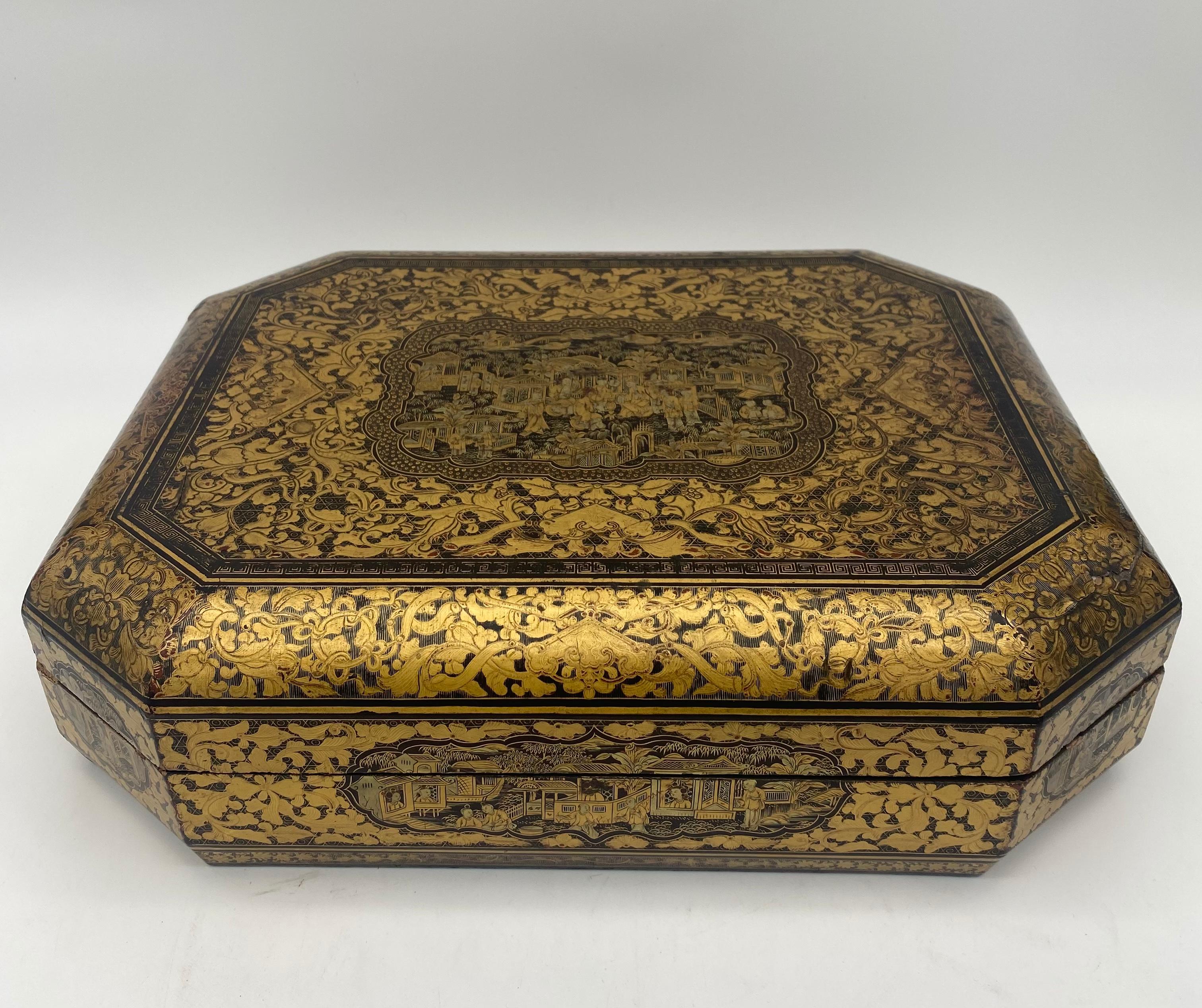 Hand-Painted Antique 19th Century Export Chinese Gilt Chinoiserie Lacquer Gaming Box For Sale
