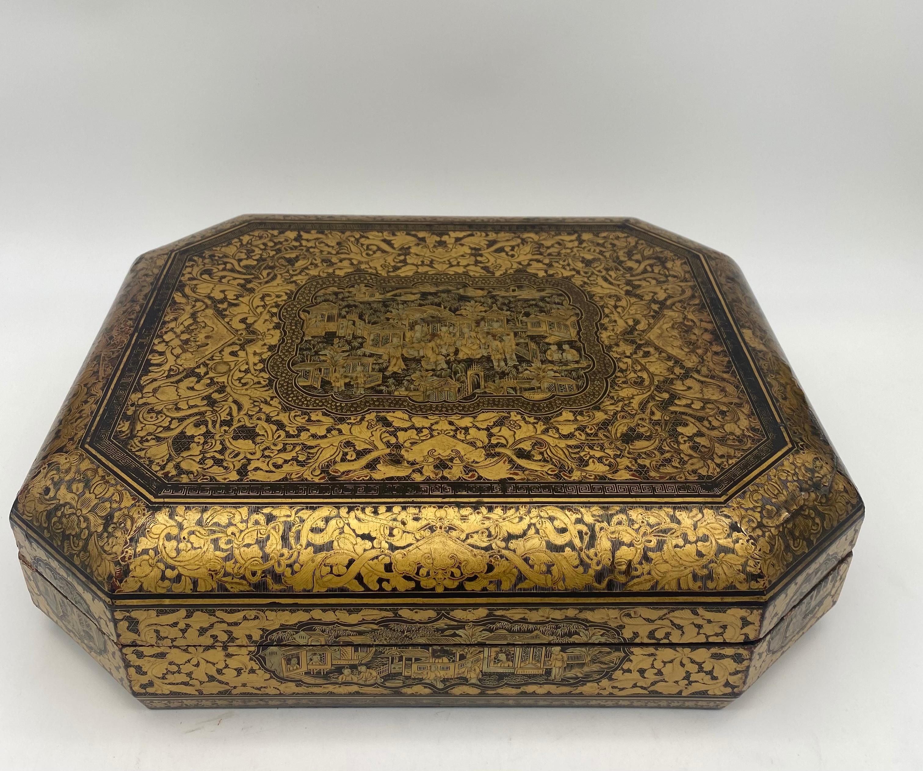 Antike chinesische vergoldete Chinoiserie-Lack-Spielkasten, Export, 19. Jahrhundert im Zustand „Gut“ im Angebot in Brea, CA