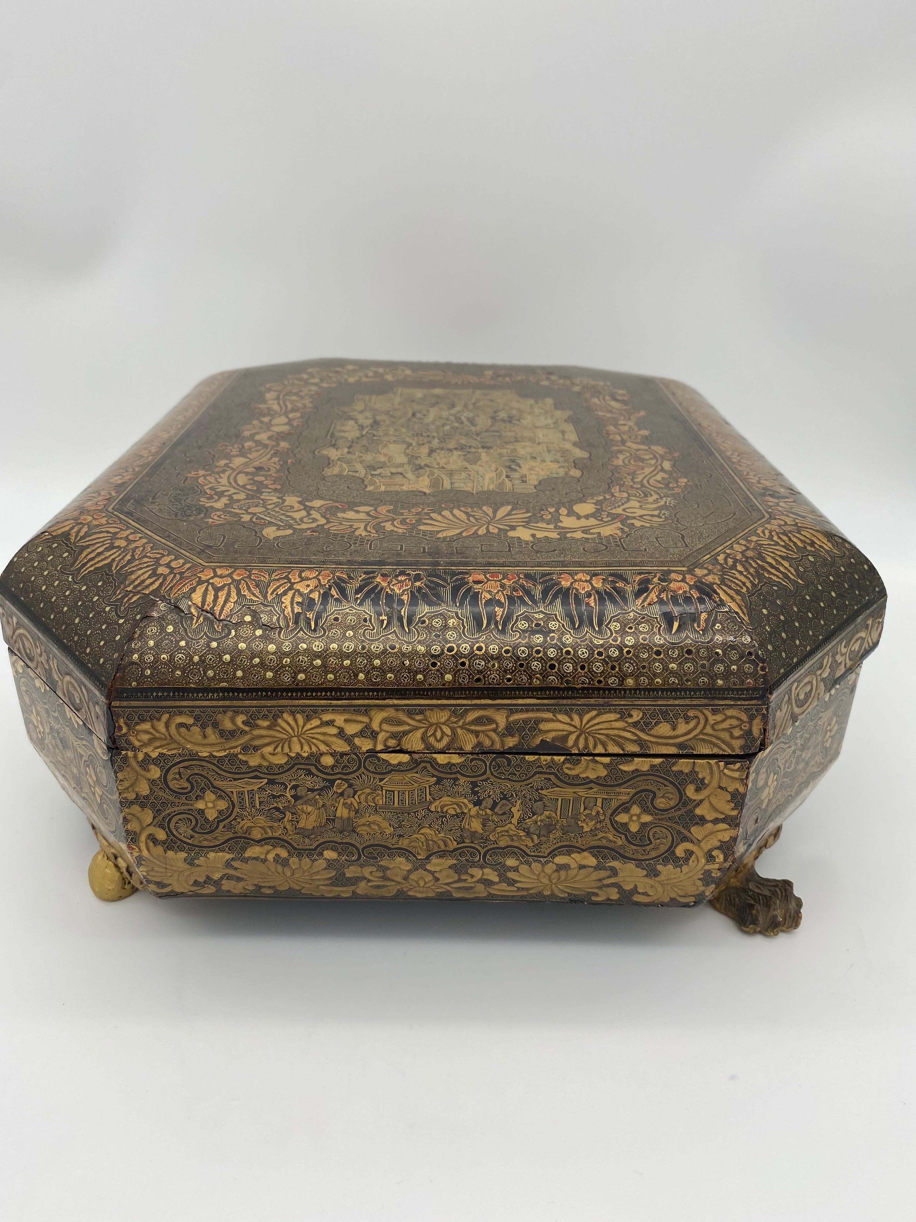Hand-Painted Antique 19th Century Export Chinese Lacquer Gaming Box For Sale