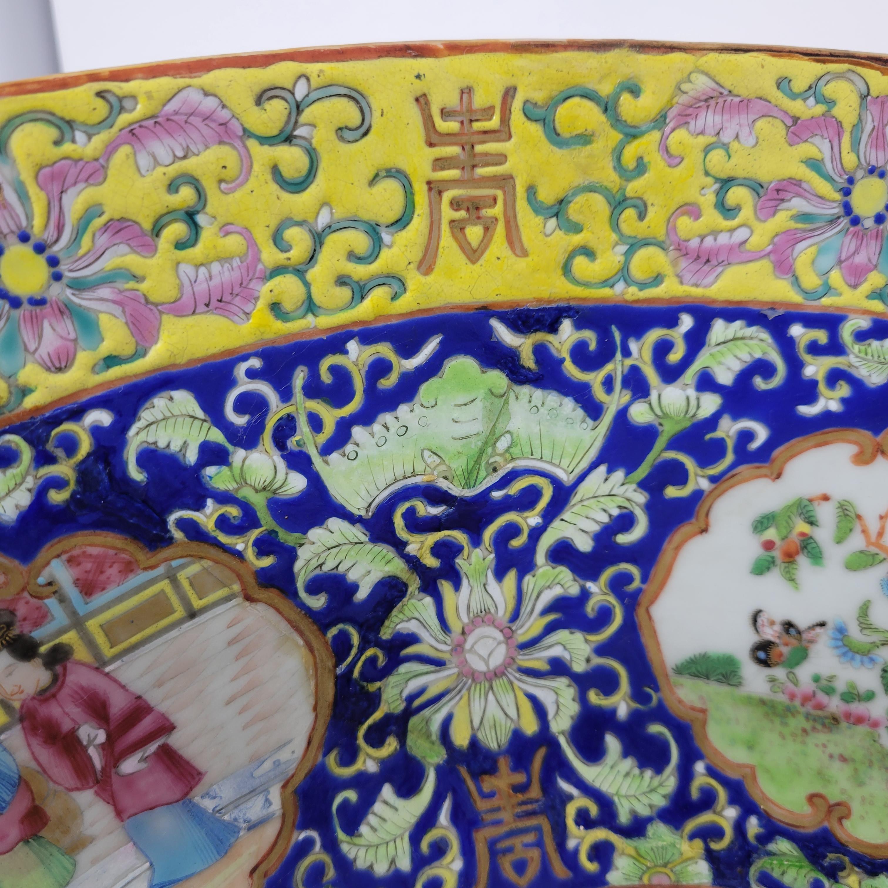 Bol en porcelaine chinoise ancienne Famille Rose du 19ème siècle Bon état - En vente à New Orleans, LA