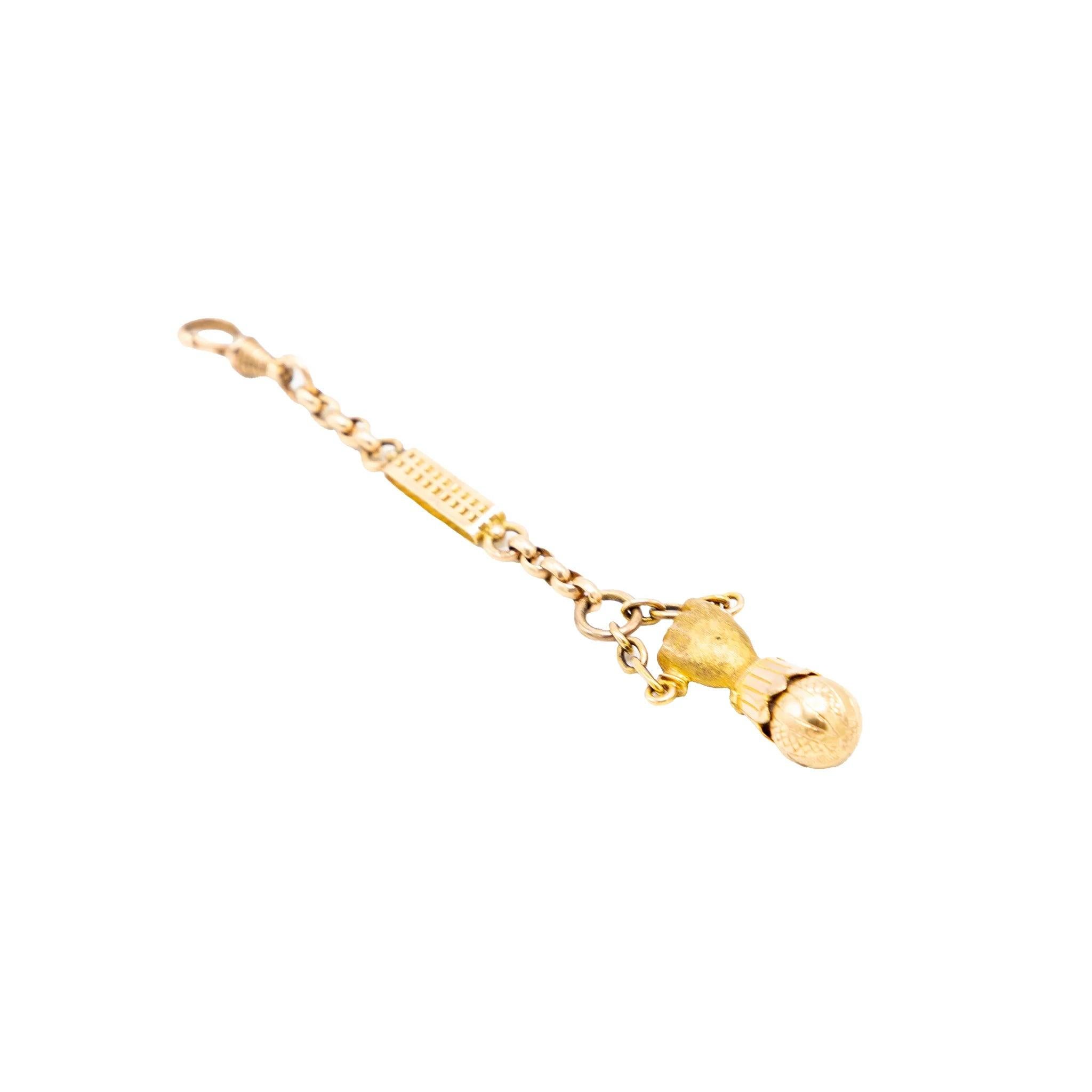 Ce rare pendentif ancien est orné d'un charme figa (ou 