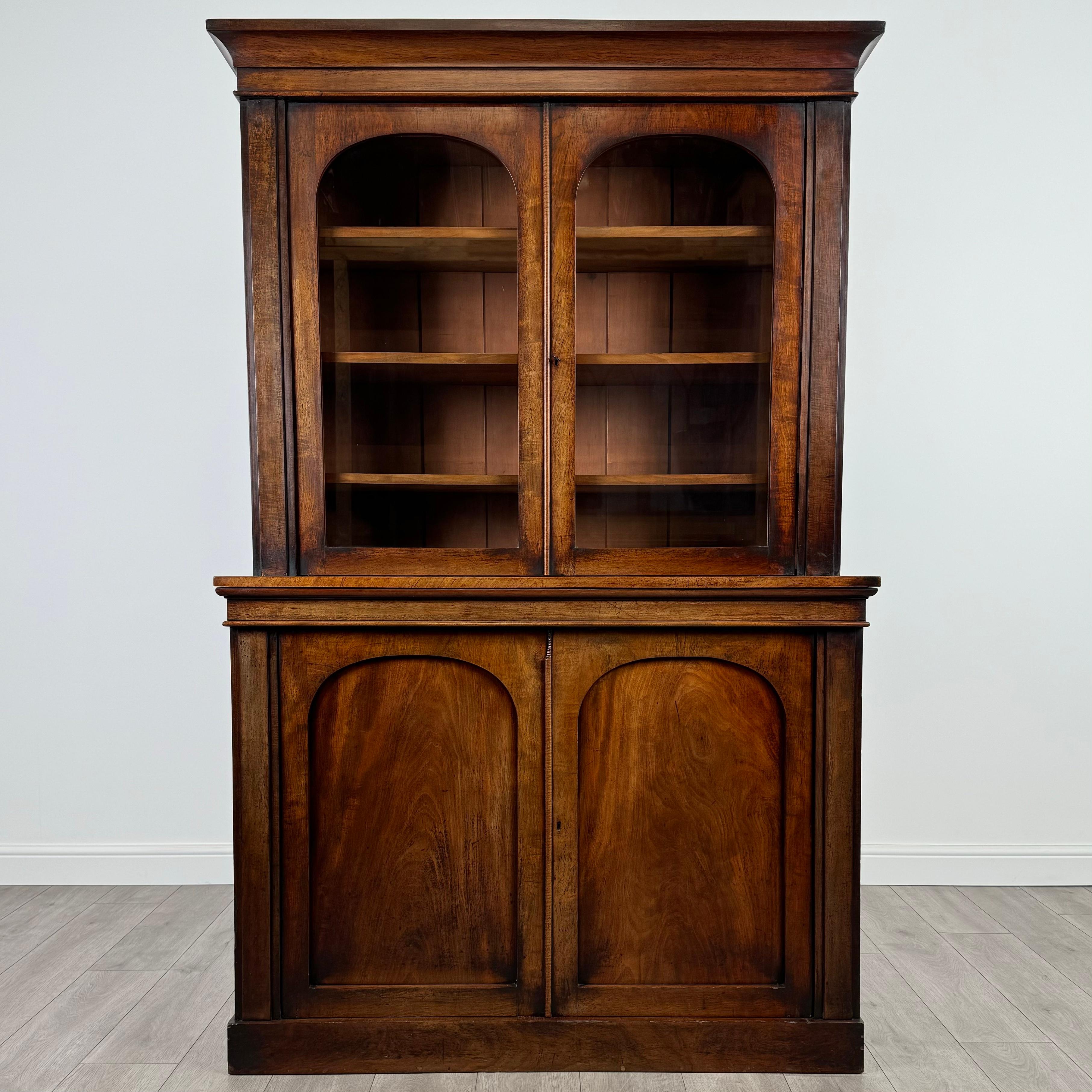 Britannique Bibliothèque ancienne du 19ème siècle de qualité supérieure en acajou (REF AF-3664) en vente