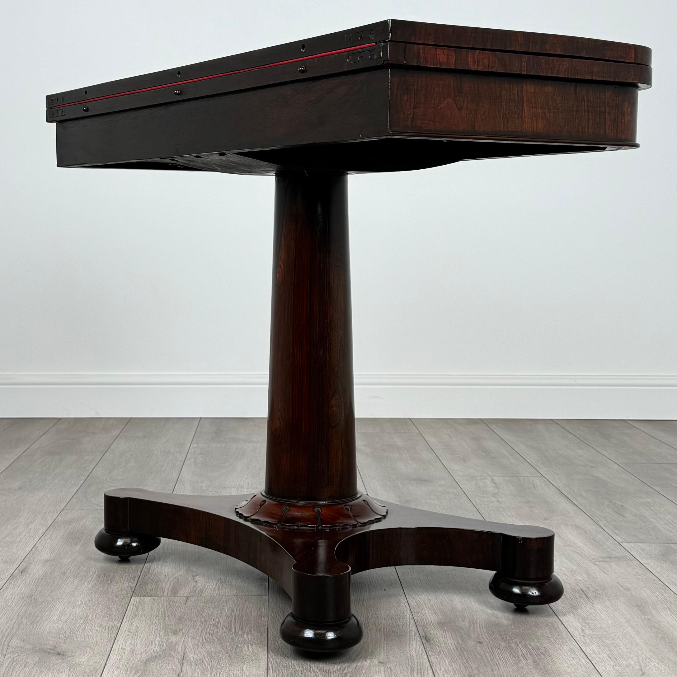 Table à cartes ancienne du 19ème siècle en bois de rose (REF AF-3648) en vente 1