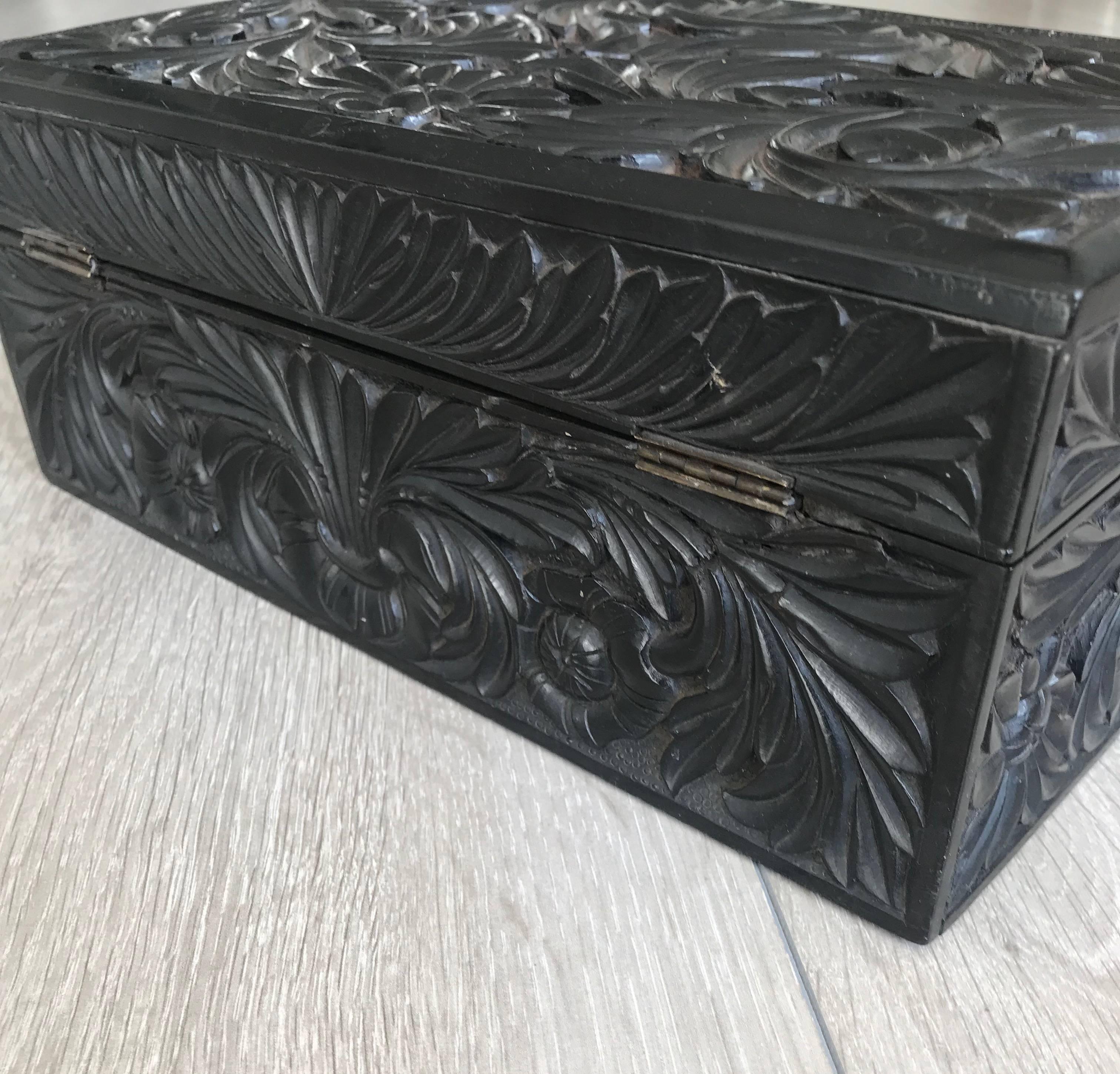 Antique 19th Century Fine Quality Carved Scrolling Ceylon Hardwood Box or Casket In Excellent Condition In Lisse, NL