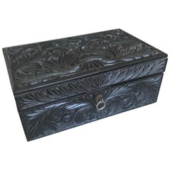 Boîte ou coffret ancien en bois dur de Ceylan du 19ème siècle de qualité supérieure, sculpté et à volutes