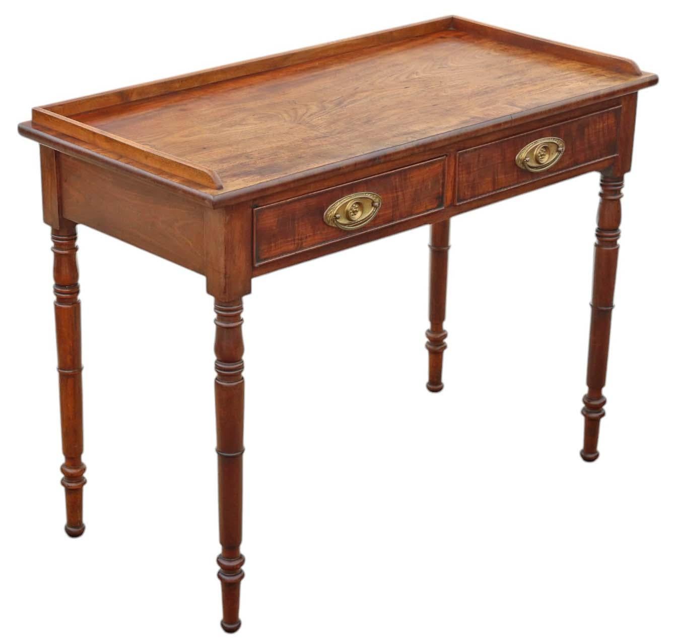 Ancienne table d'écriture/dressing en acajou du 19e siècle de qualité supérieure - idéale également comme bureau ou table d'appoint

Cette élégante table ancienne, datant du XIXe siècle, présente des lignes épurées et un design simple mais