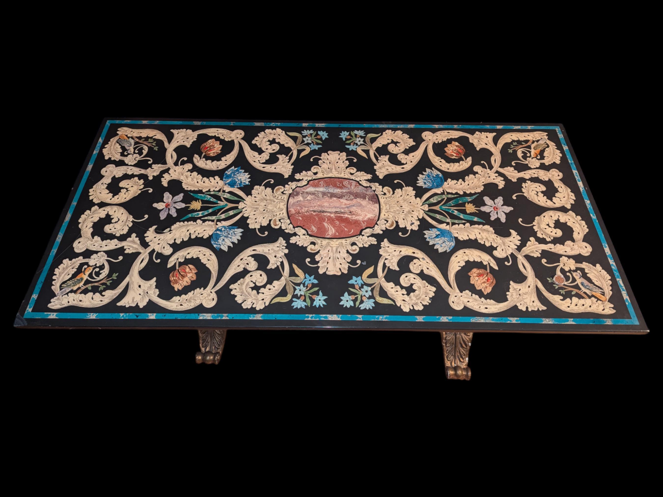 Antiguo Siglo XIX  Mesa Estilo Floral y Pájaros Pietra DURA Barroco en venta