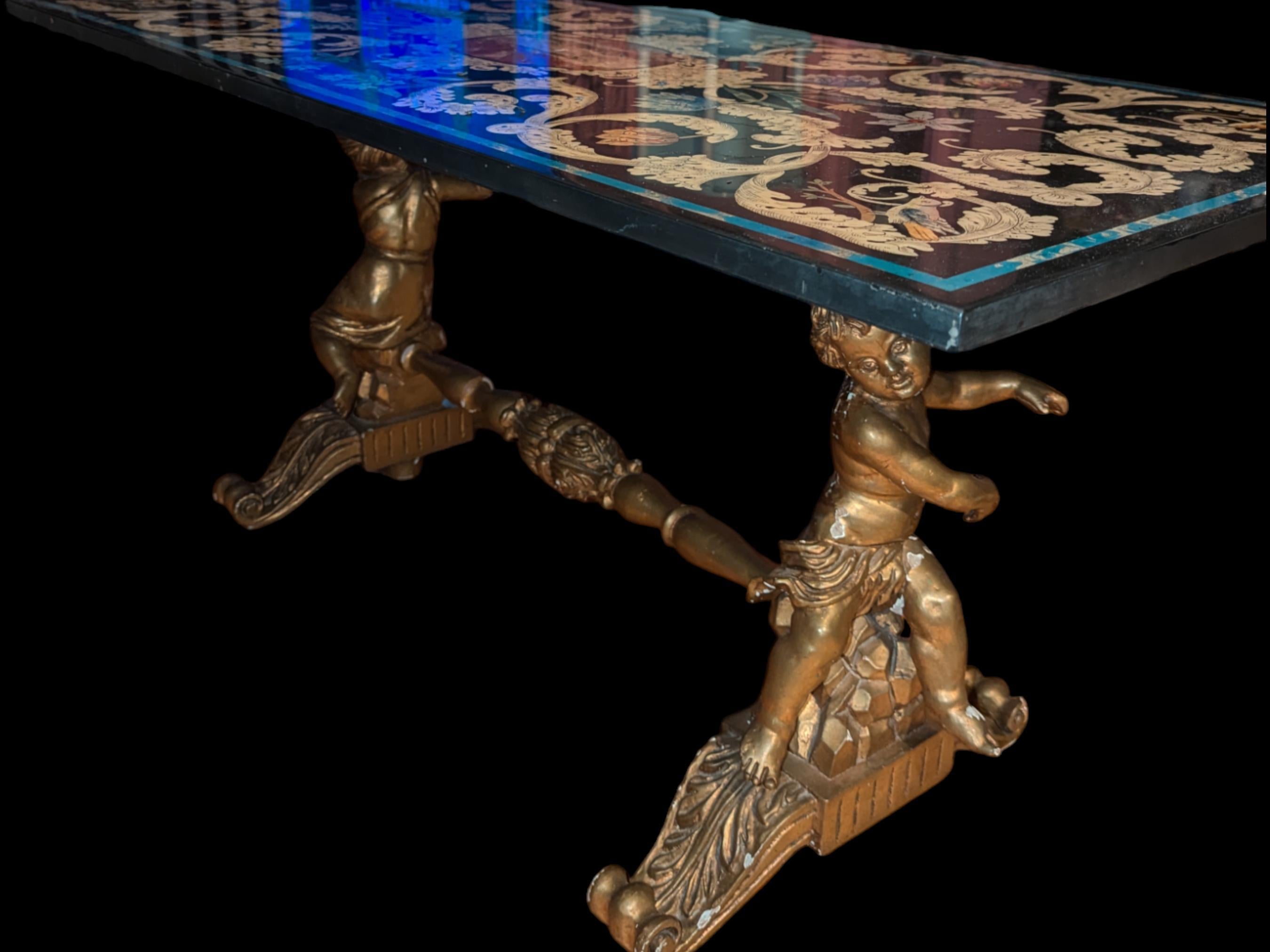 Antiguo Siglo XIX  Mesa Estilo Floral y Pájaros Pietra DURA Inglés en venta