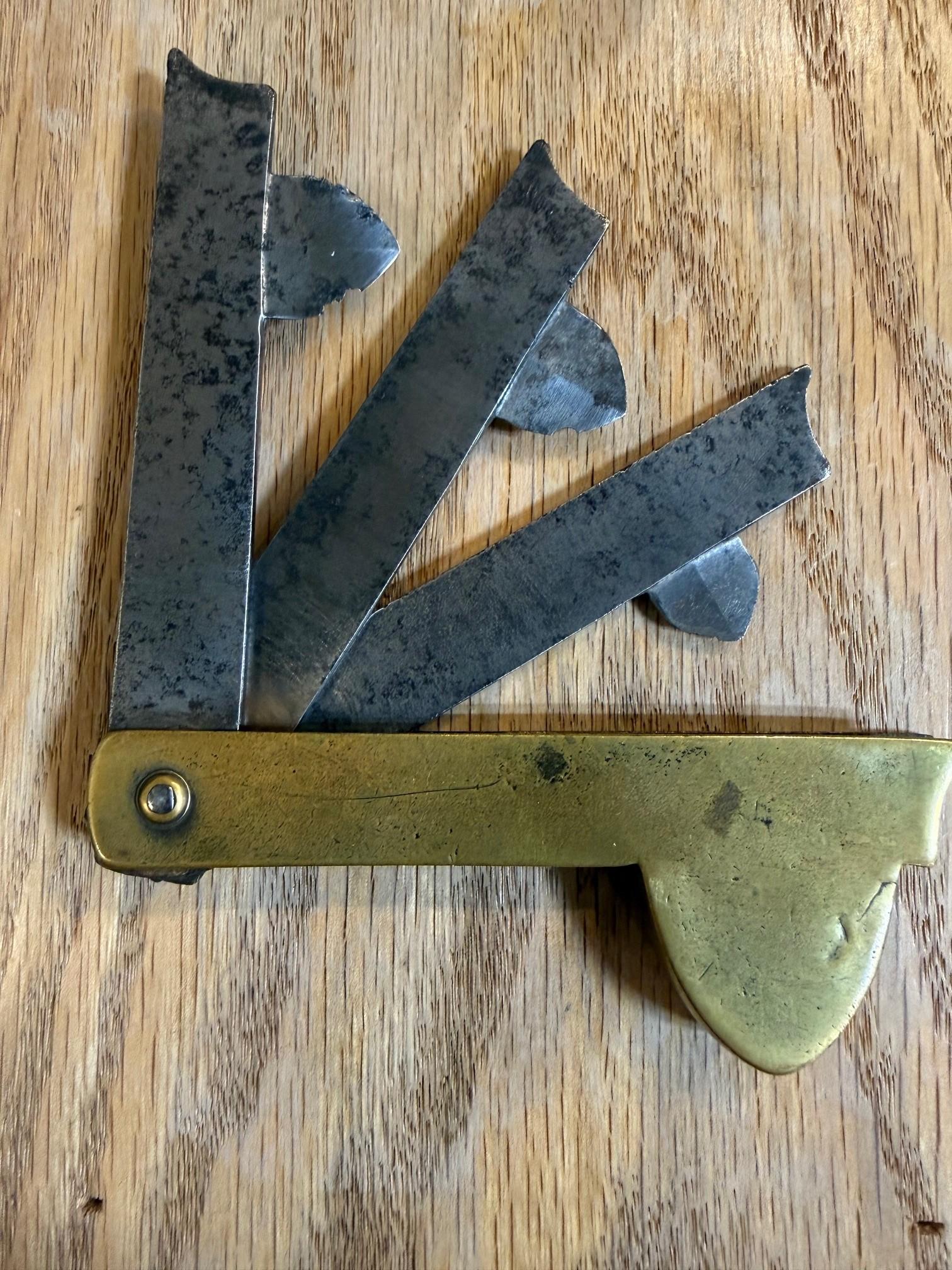 Antique 19th Century folding english medical or veterinary bloodletting bleeder fleam also known as phlebotomy, was a common medical practice for centuries, believed to cure a wide range of ailments by removing 'bad humors' from the body. Bien que