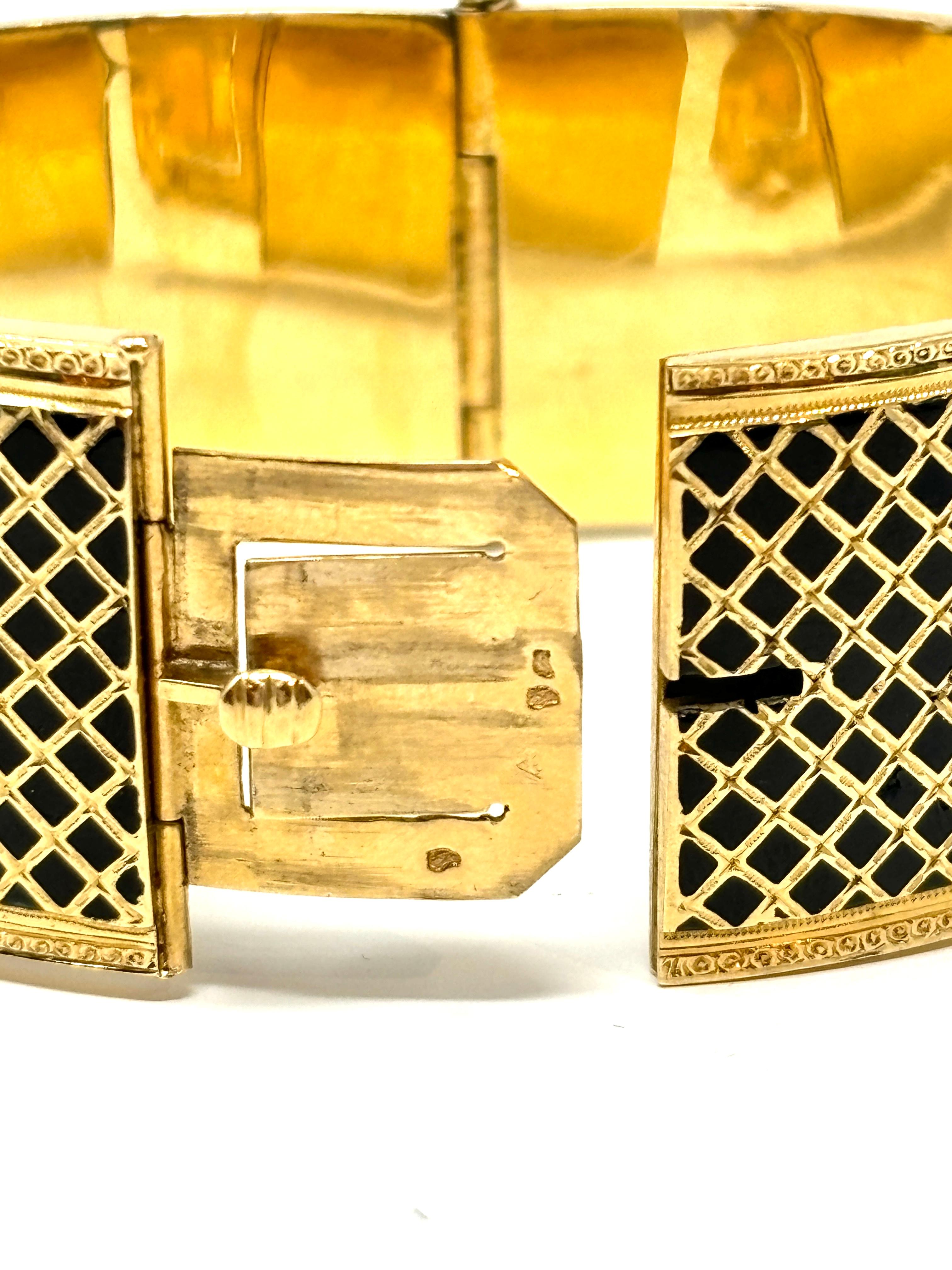 Bracelet français ancien du 19ème siècle en or 18 carats et émail en vente 1