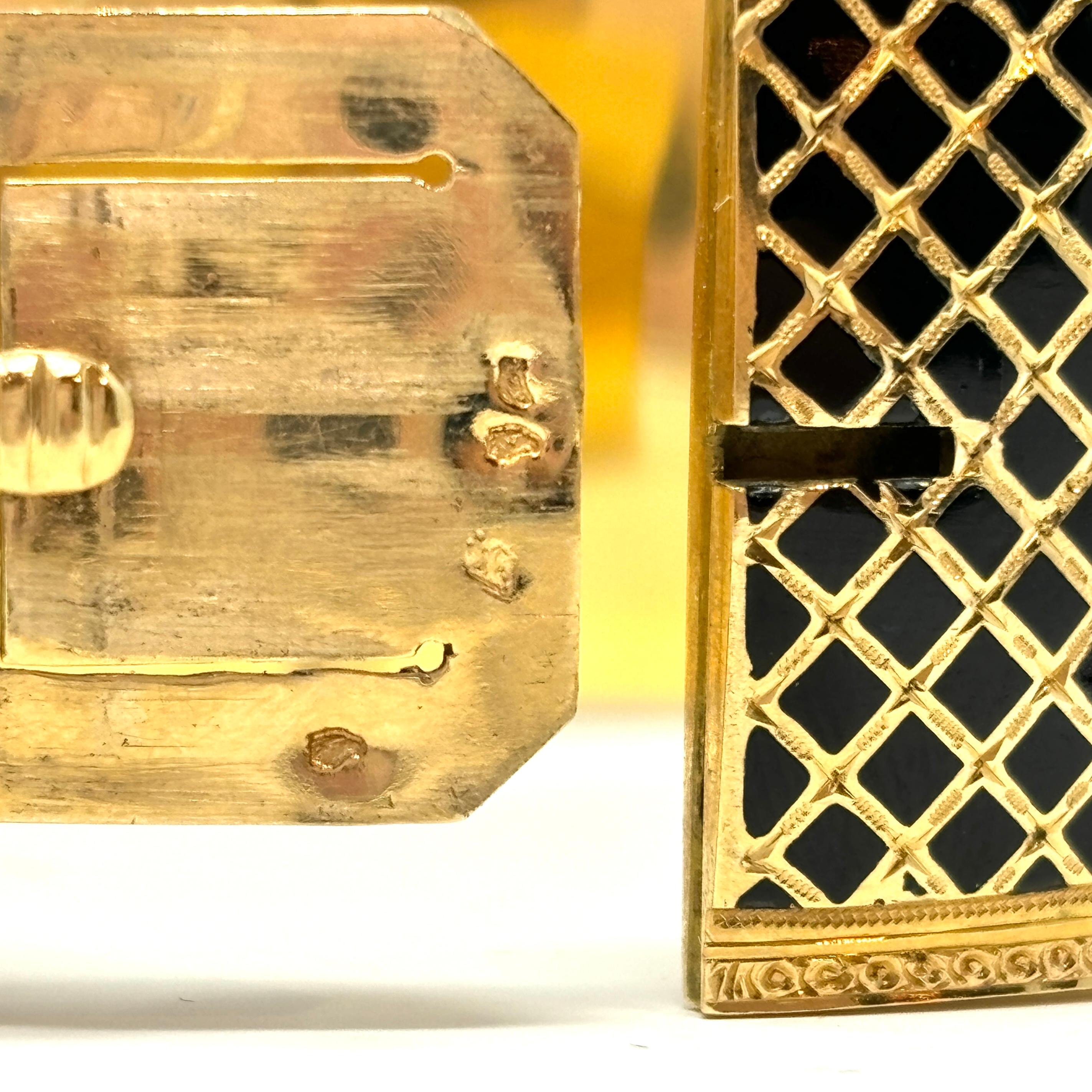 Bracelet français ancien du 19ème siècle en or 18 carats et émail en vente 2