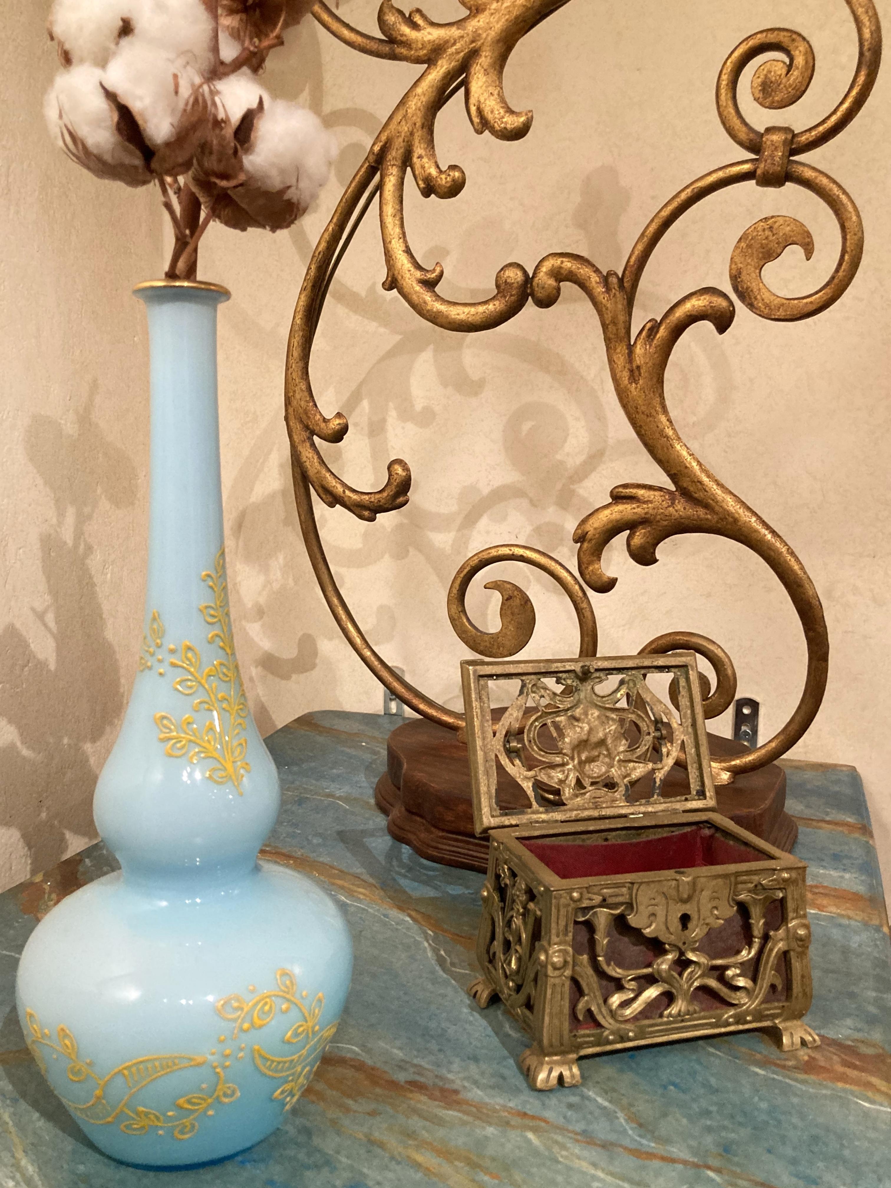 Antike 19. Jahrhundert Französisch Jugendstil durchbohrt vergoldeter Bronze-Schmuck-Box (Art nouveau) im Angebot