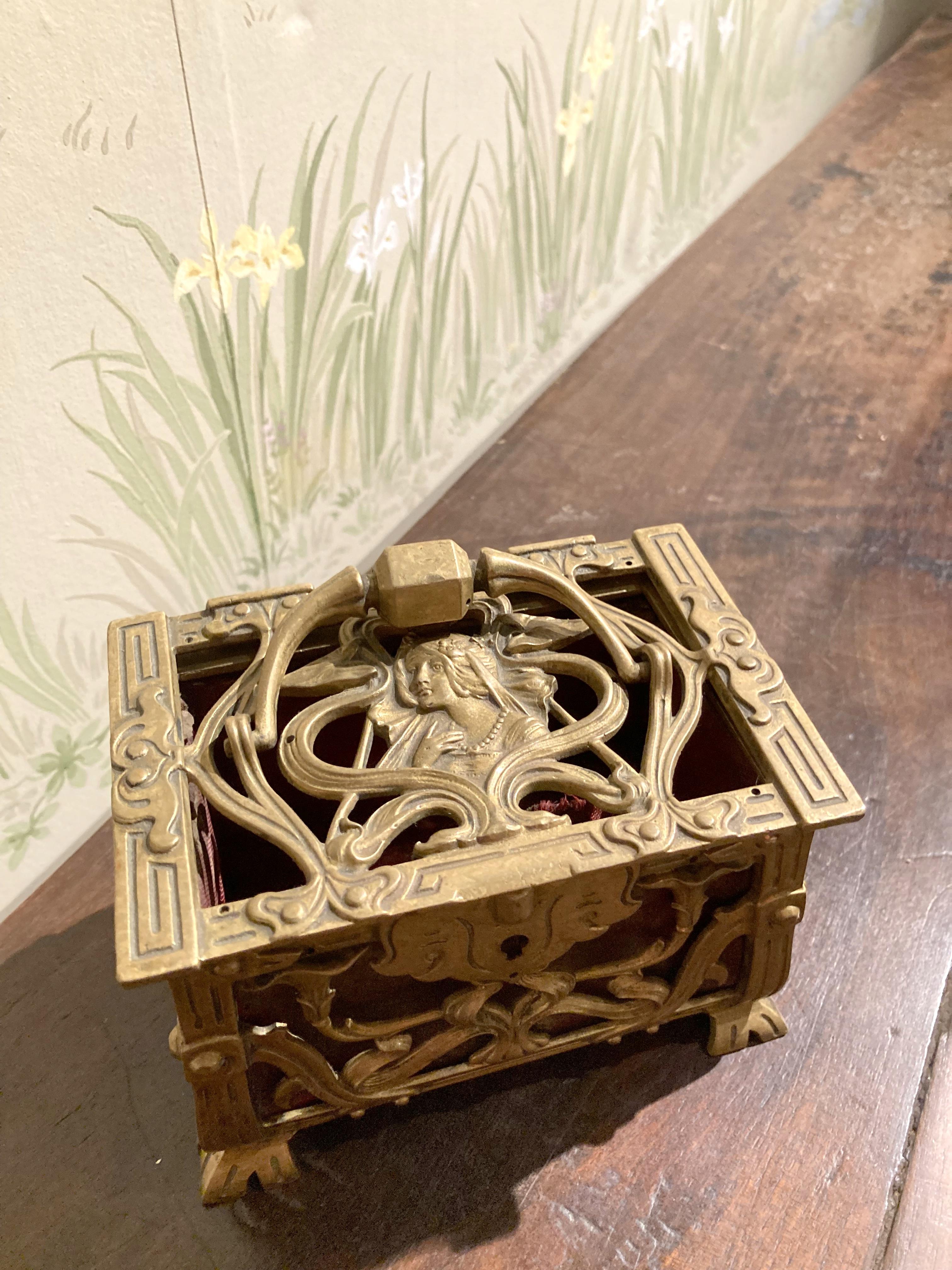 Antique 19th Century French Art Nouveau Pierced Gilt Bronze Jewelry Box For Sale 1