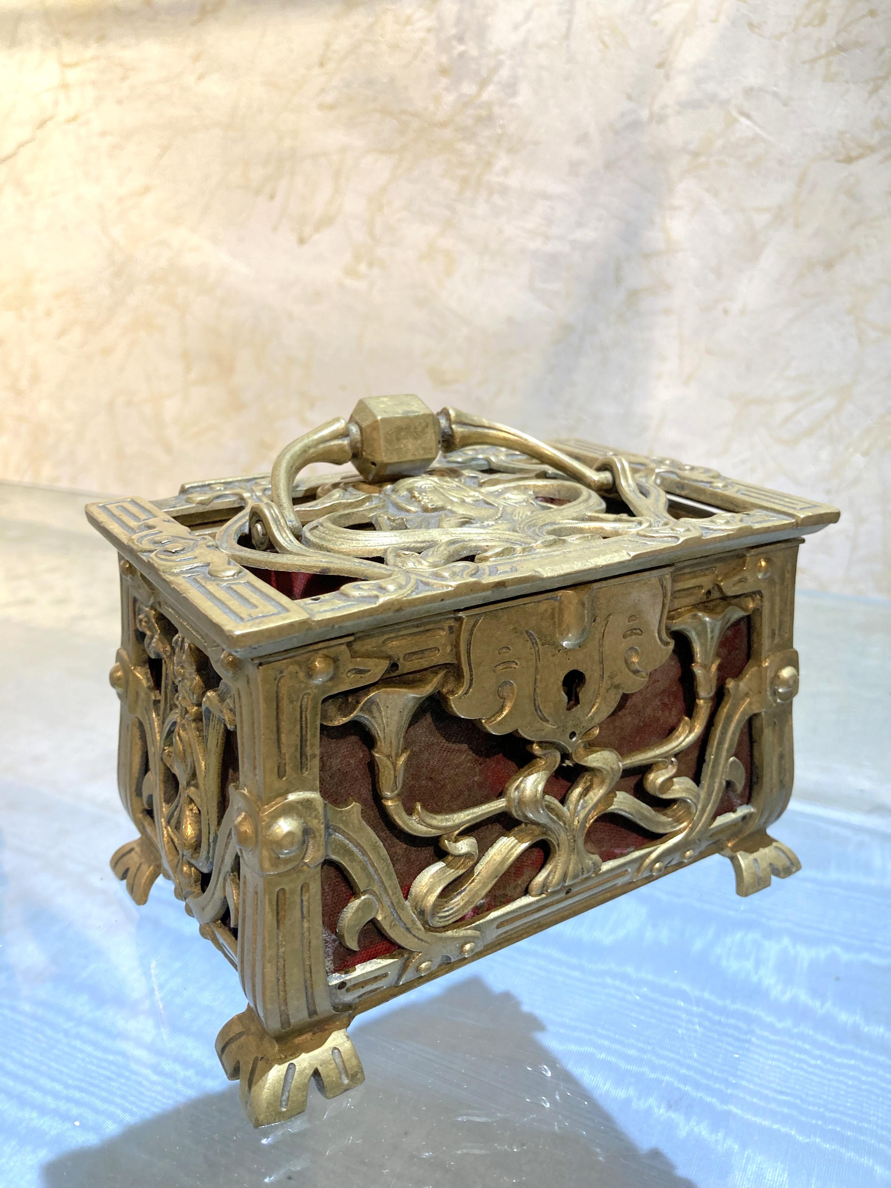 Antique 19th Century French Art Nouveau Pierced Gilt Bronze Jewelry Box For Sale 3