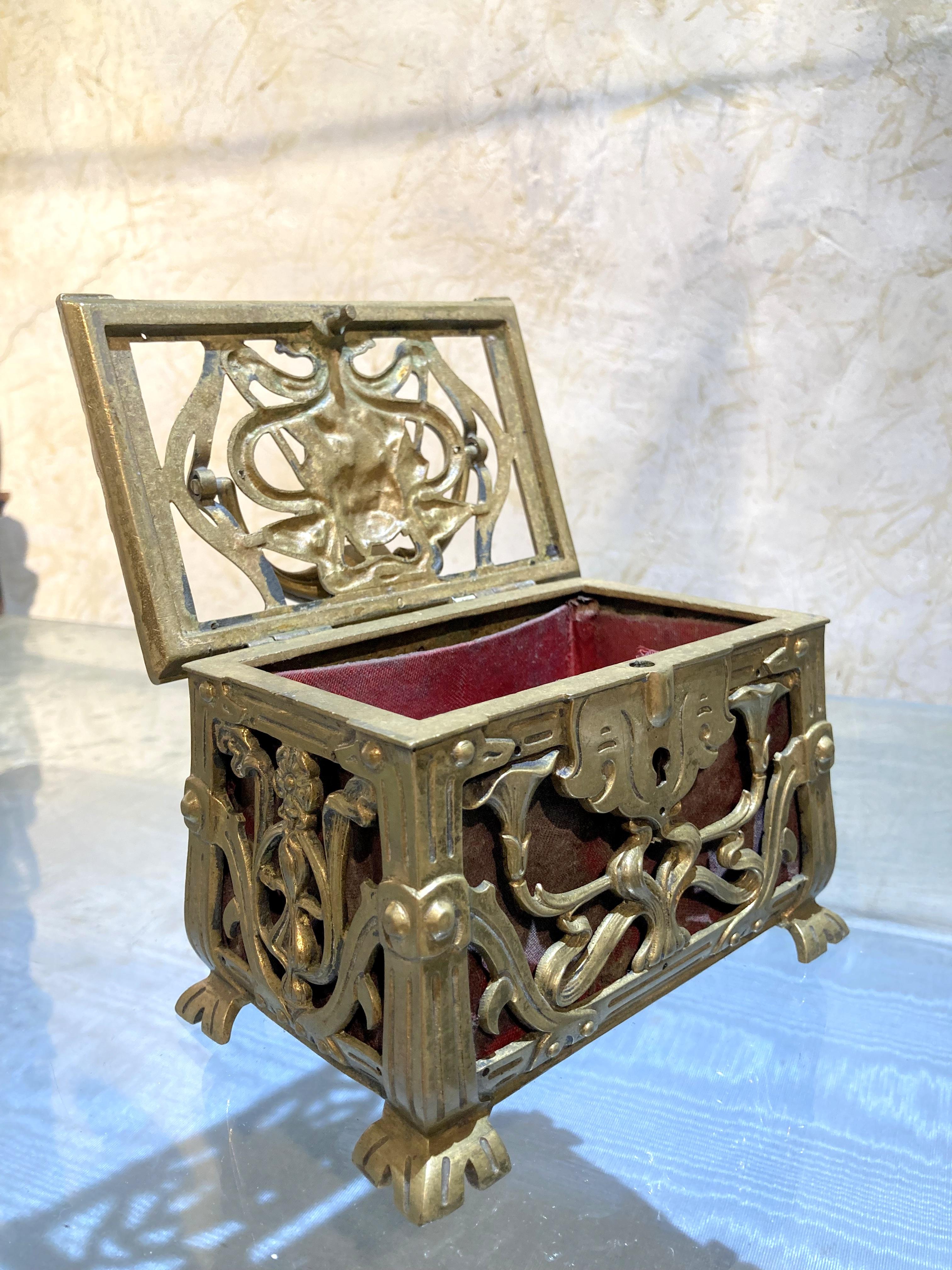 Antique 19th Century French Art Nouveau Pierced Gilt Bronze Jewelry Box For Sale 6
