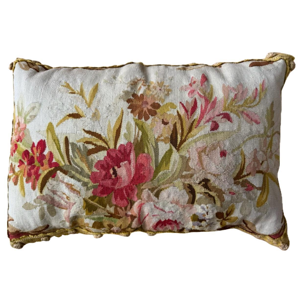 Antique French del 19° secolo, cuscino per l
imbracatura floreale di Aubusson