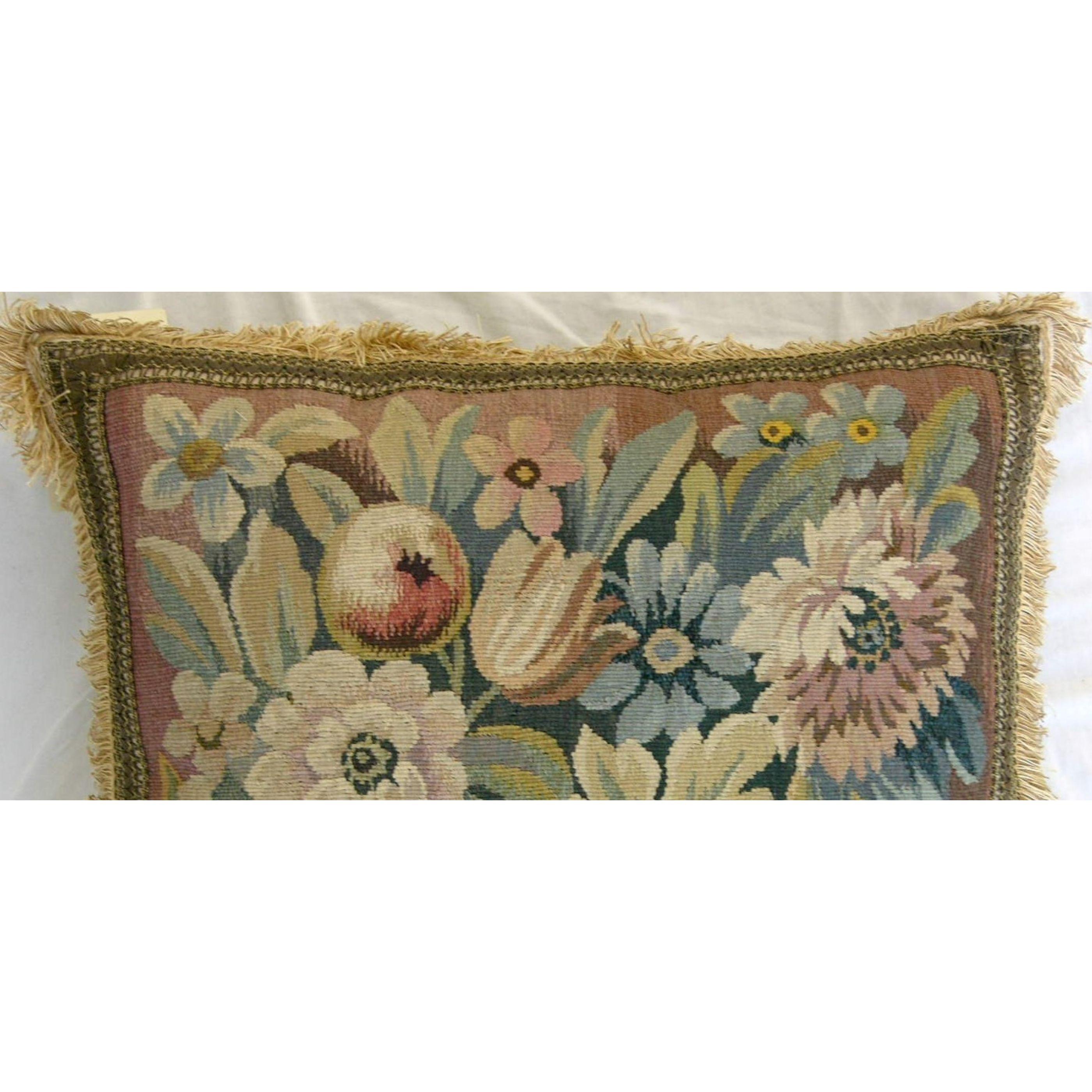 Antique 19th Century French Aubusson Tapestry Pillow - 19'' X 19'' In Good Condition For Sale In Los Angeles, US