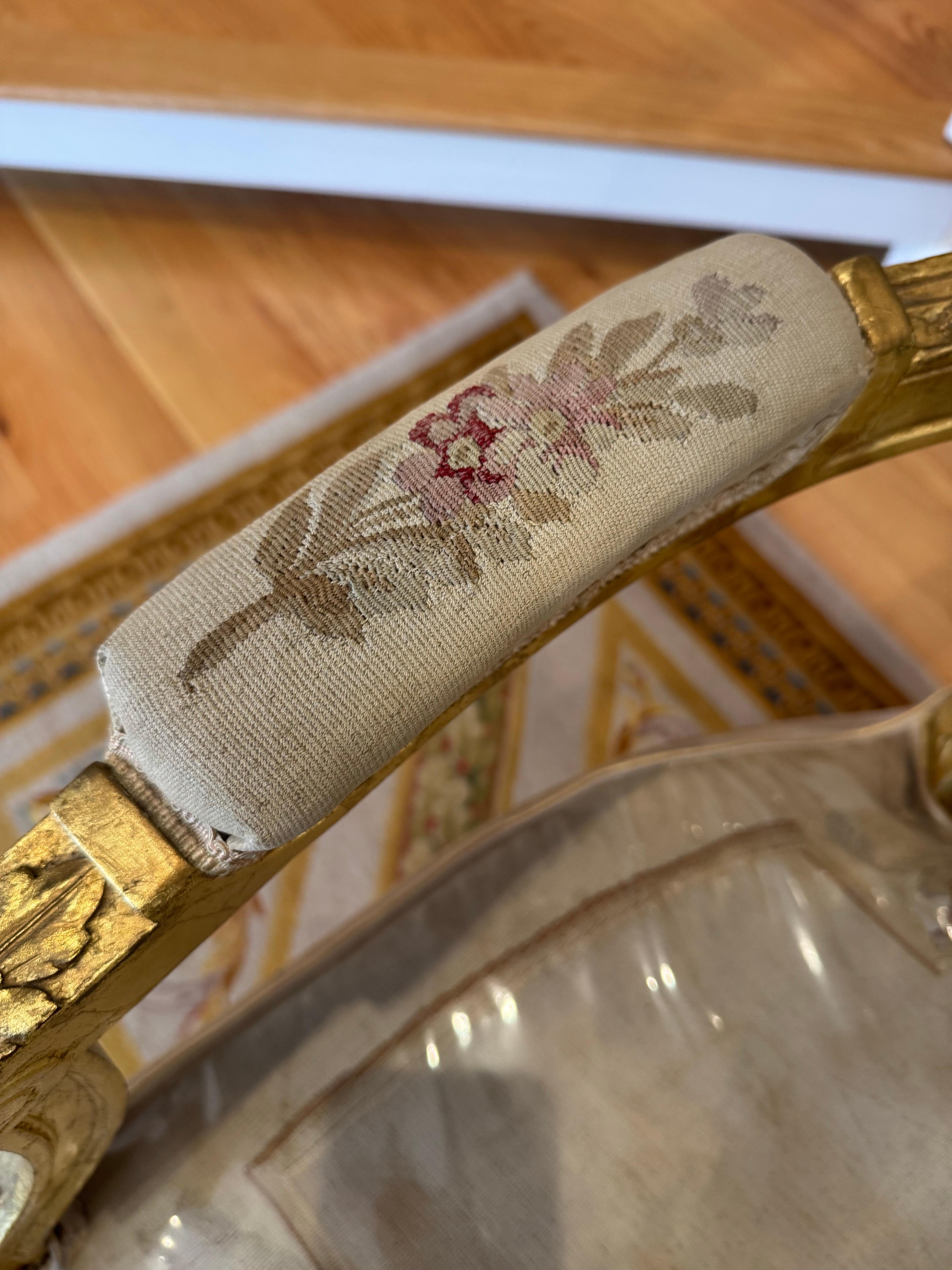 Antique 19th Century Französisch Aubusson Wandteppich Rococo vergoldet Sofa Loveseat (Rokoko) im Angebot