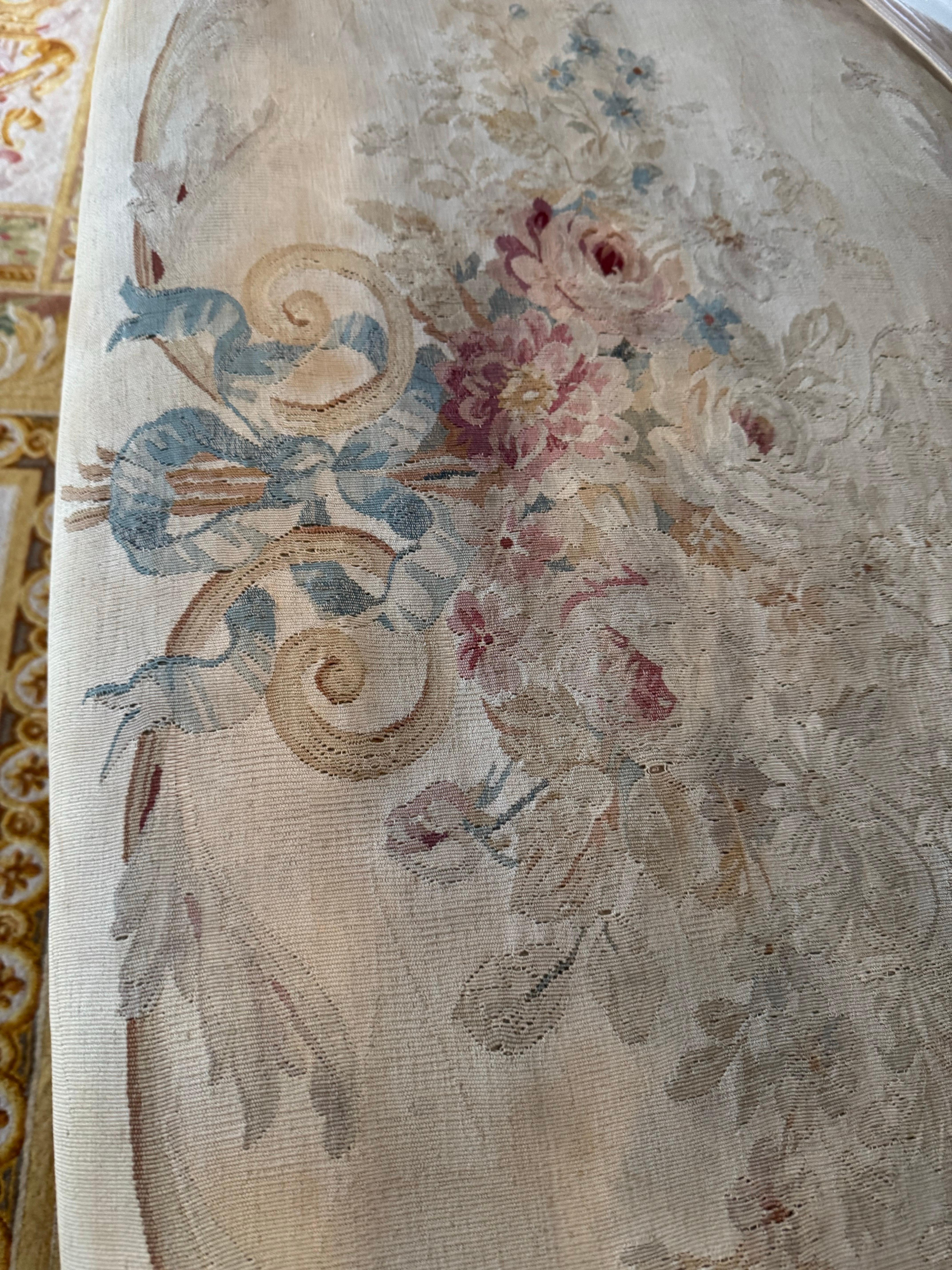 Antique 19th Century Französisch Aubusson Wandteppich Rococo vergoldet Sofa Loveseat im Zustand „Gut“ im Angebot in New York, NY