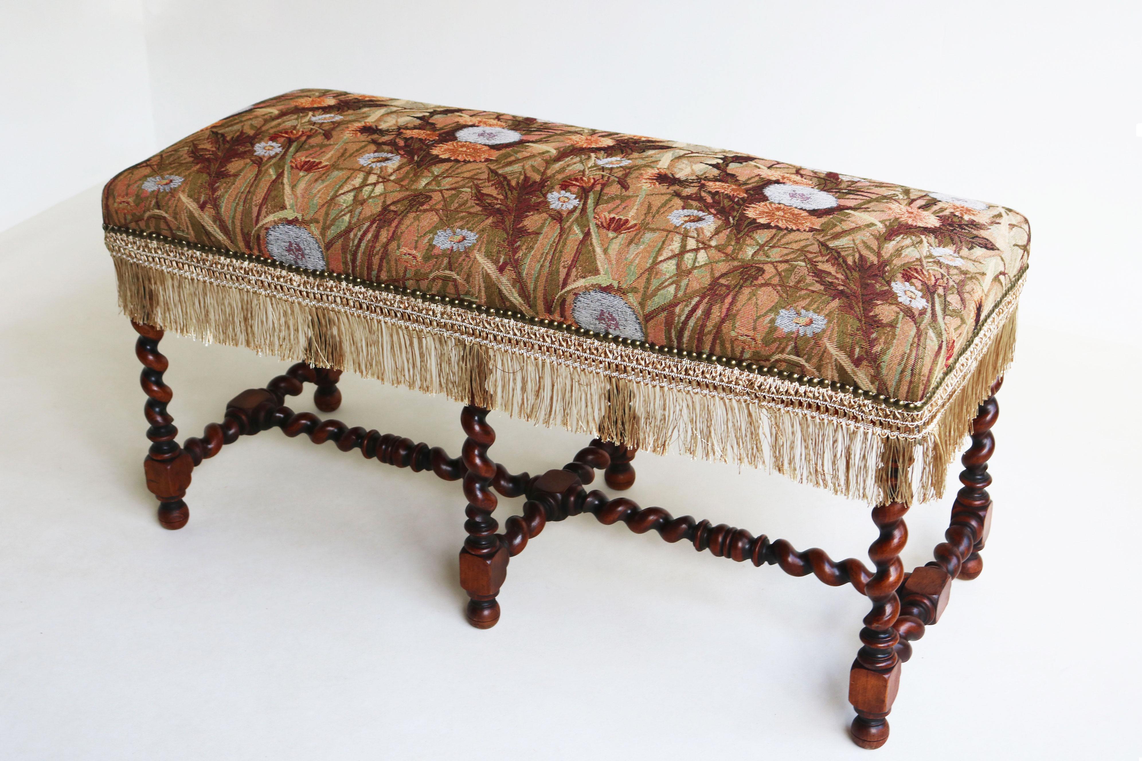 Jacobéen Antique Banc Oak Oak français du 19ème siècle en chêne sculpté broderie Ottoman en vente