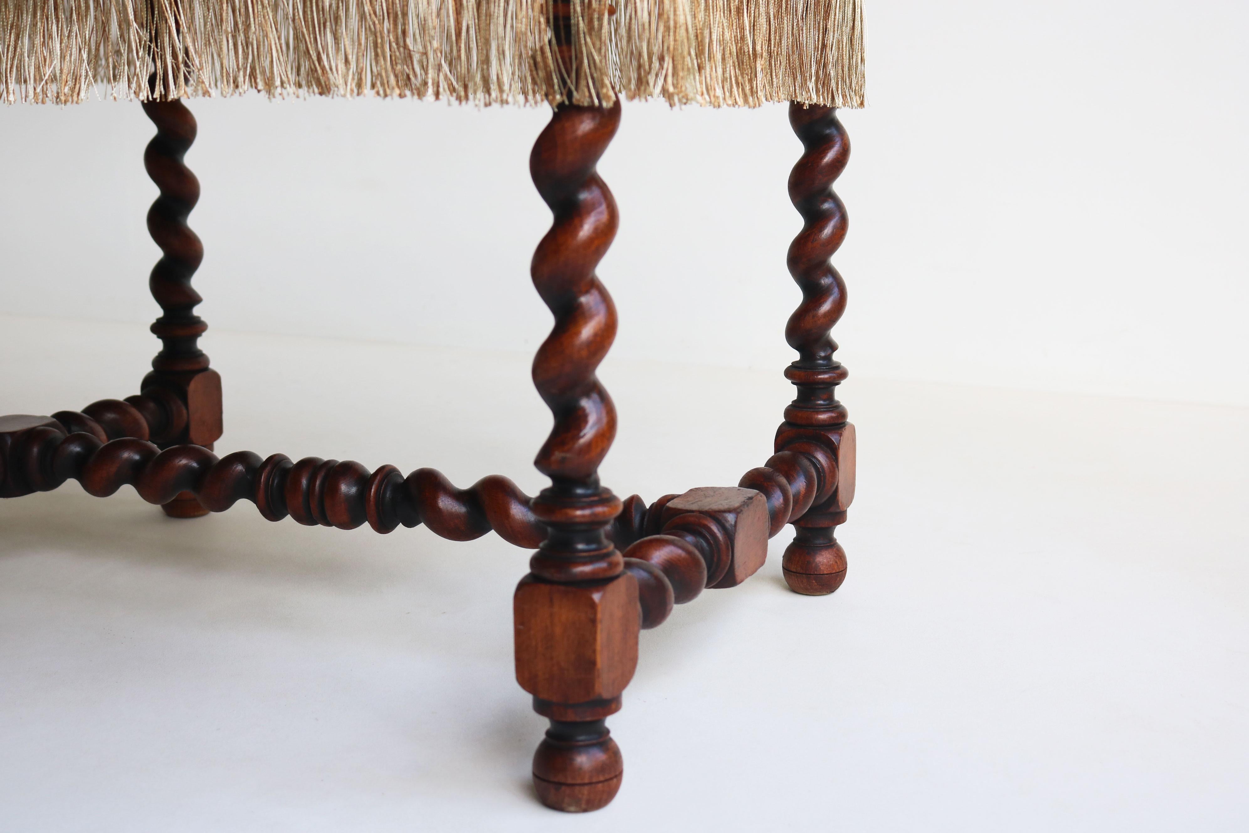Français Antique Banc Oak Oak français du 19ème siècle en chêne sculpté broderie Ottoman en vente