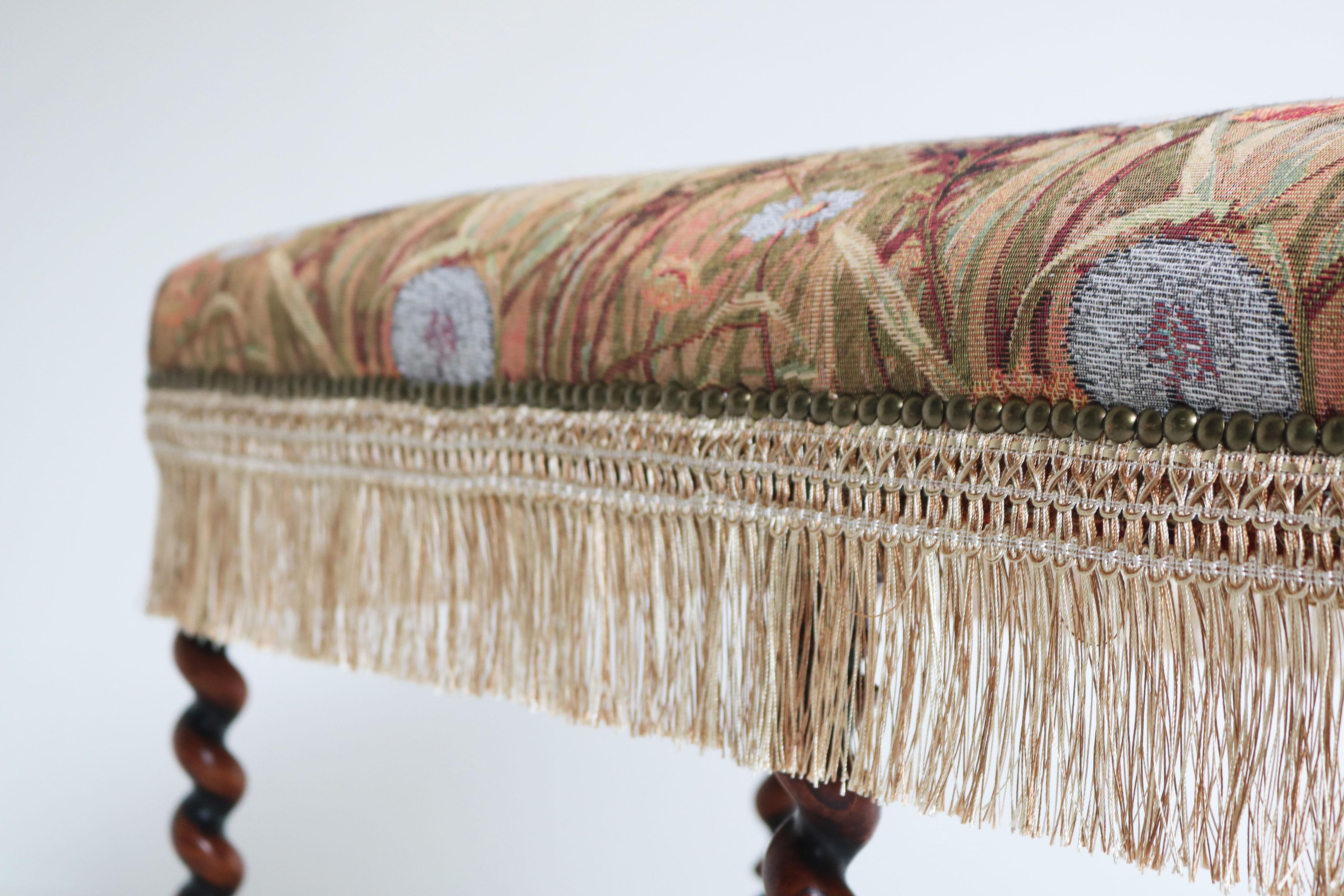Antique Banc Oak Oak français du 19ème siècle en chêne sculpté broderie Ottoman Bon état - En vente à Ijzendijke, NL