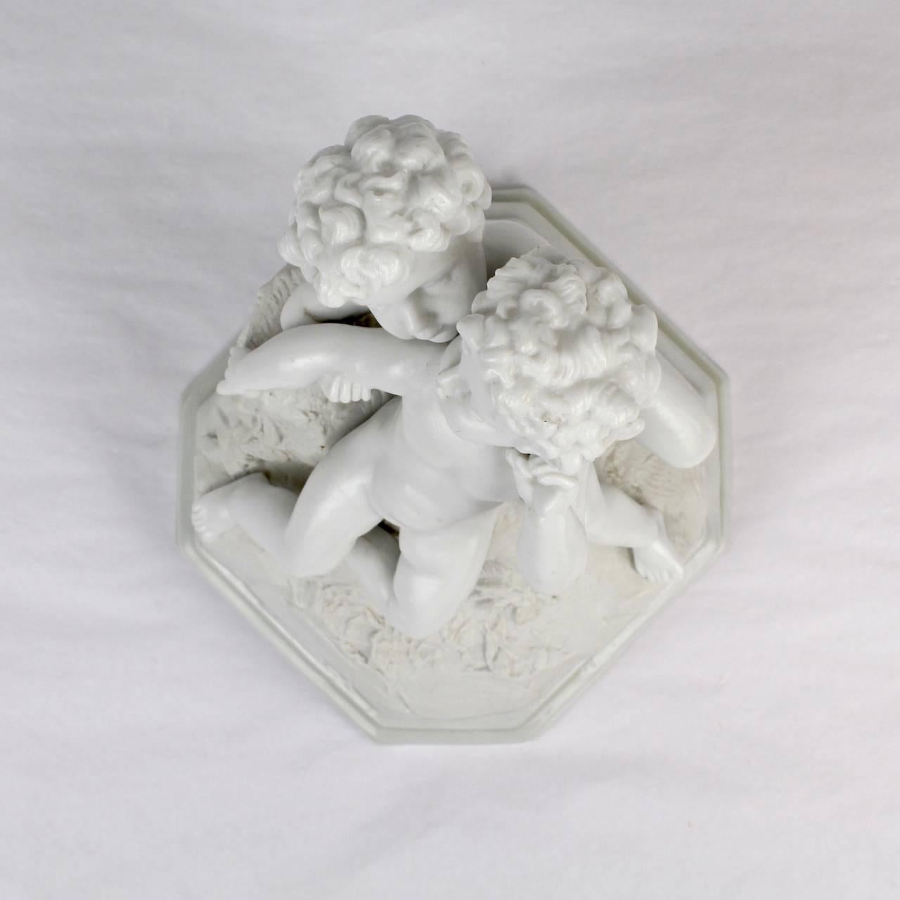 Antique 19th Century French Bisque Figurine of Two Putti in an Amorous Embrace For Sale 1
