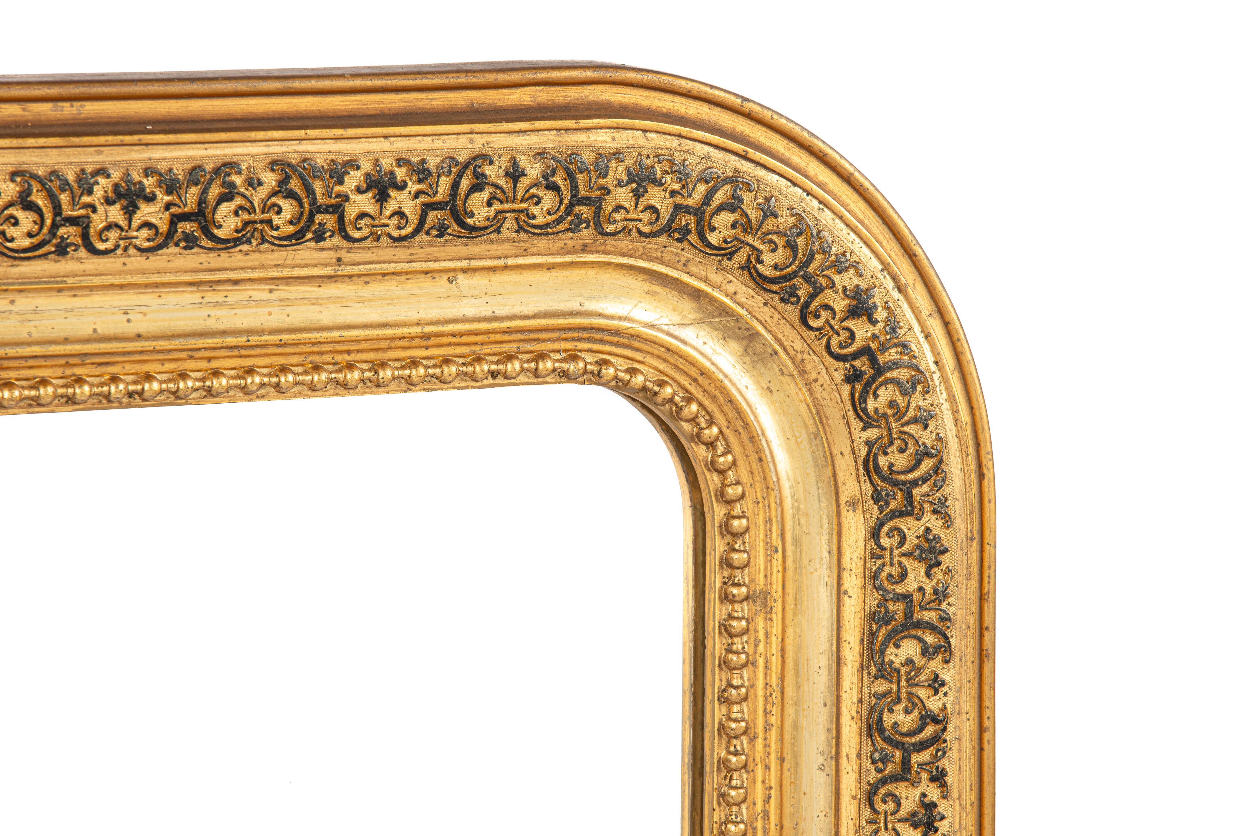 Doré Antiquité française du XIXe siècle, dorée à la feuille d'or et au noir.  Miroir Louis Philippe  en vente