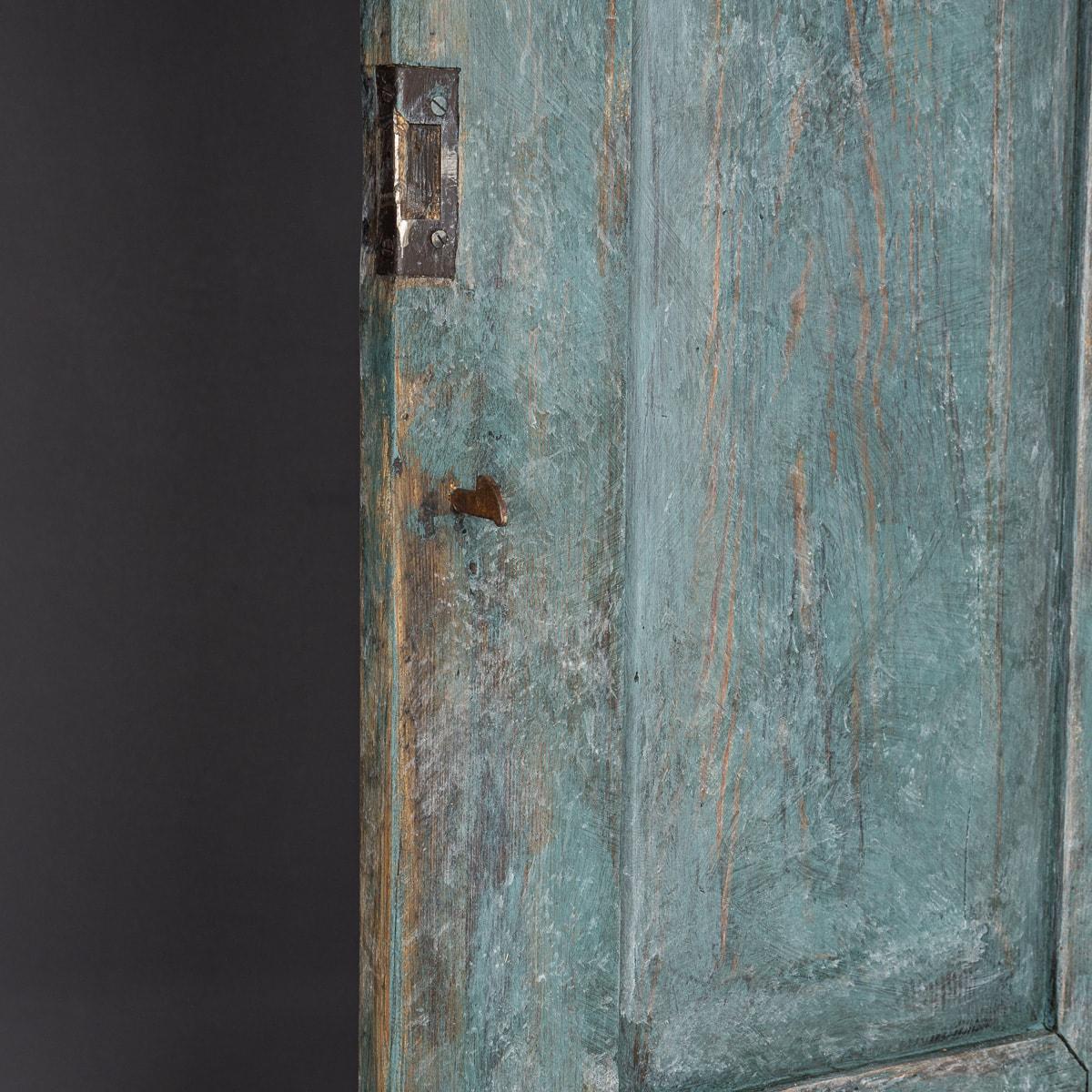 Antique 19th Century French Blue Painted Pine Wood Cupboard c.1880 For Sale 5