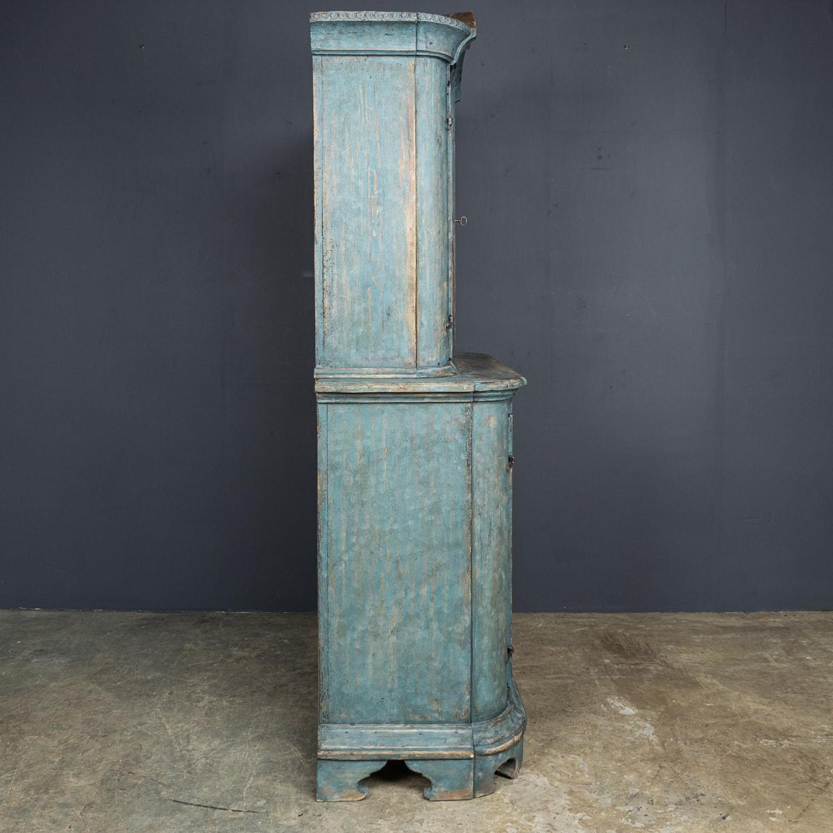 Antique 19th Century French Blue Painted Pine Wood Cupboard c.1880 In Good Condition For Sale In Royal Tunbridge Wells, Kent