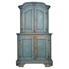 Antiguo armario francés del siglo XIX de madera de pino pintada de azul c.1880
