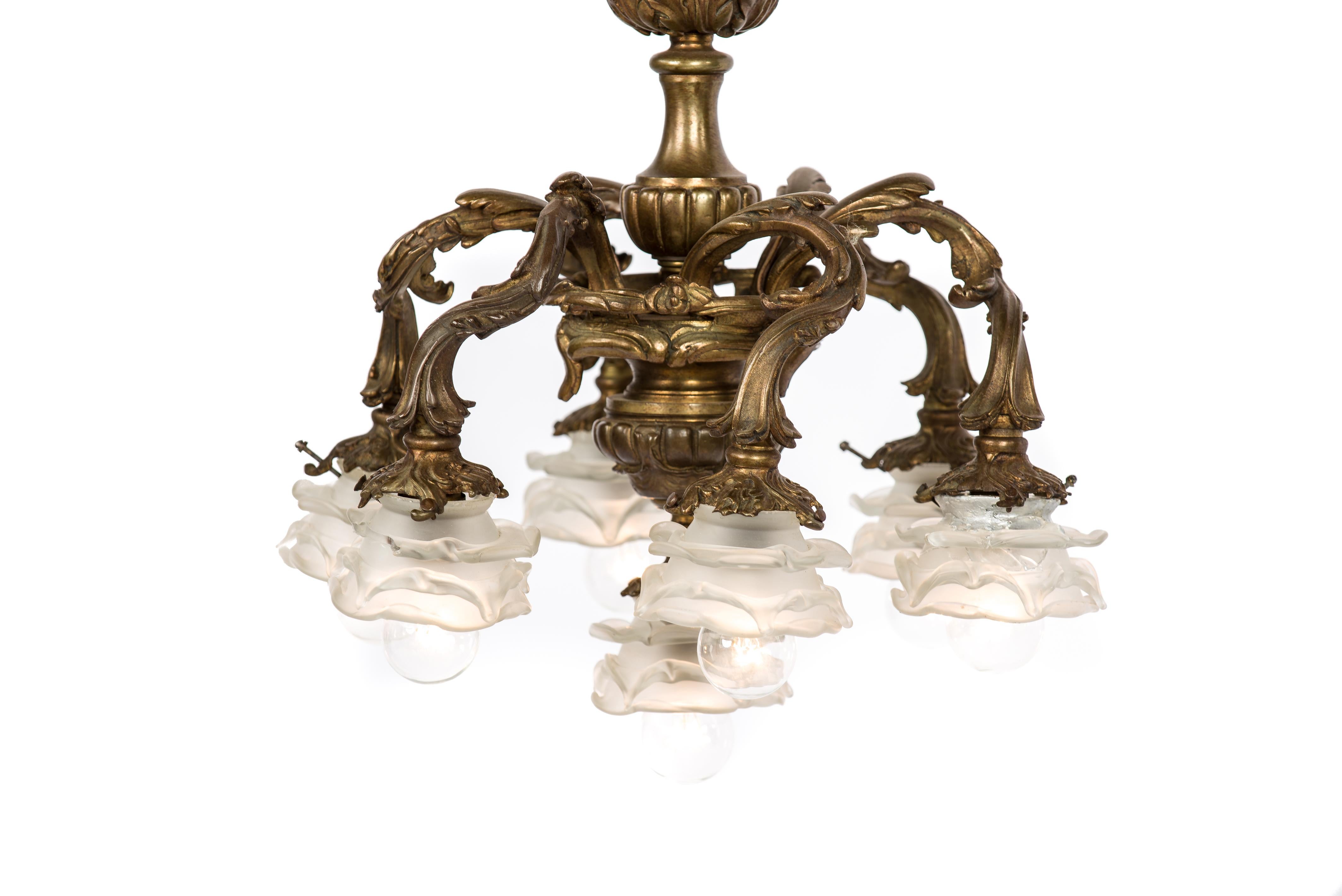 Patinated Antique 19th-Century French Brass Rococo or Louis XV Chandelier with 7 Lights For Sale