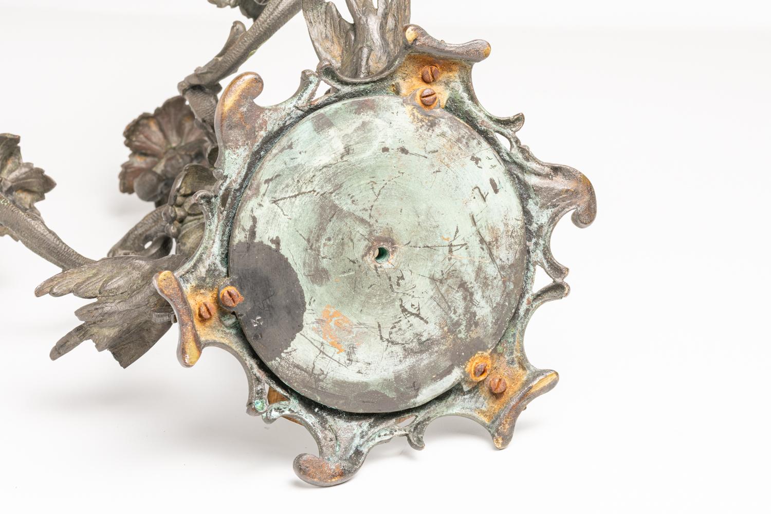 Bougeoirs anciens en bronze et en verre French Opaline du 19ème siècle en vente 8