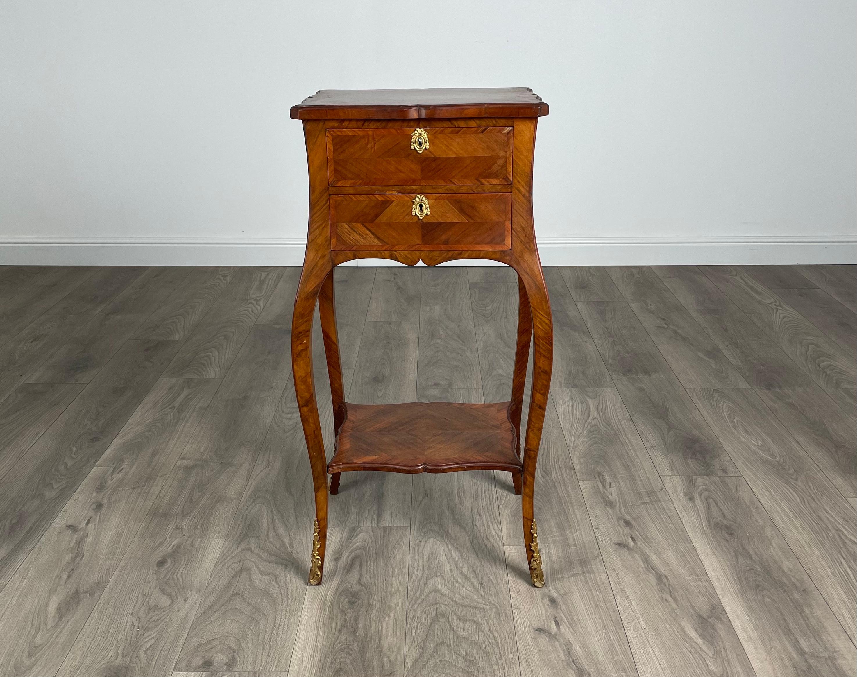 Français Cabinet français ancien du 19ème siècle à Kingswood ( REF AF-1910 ) en vente