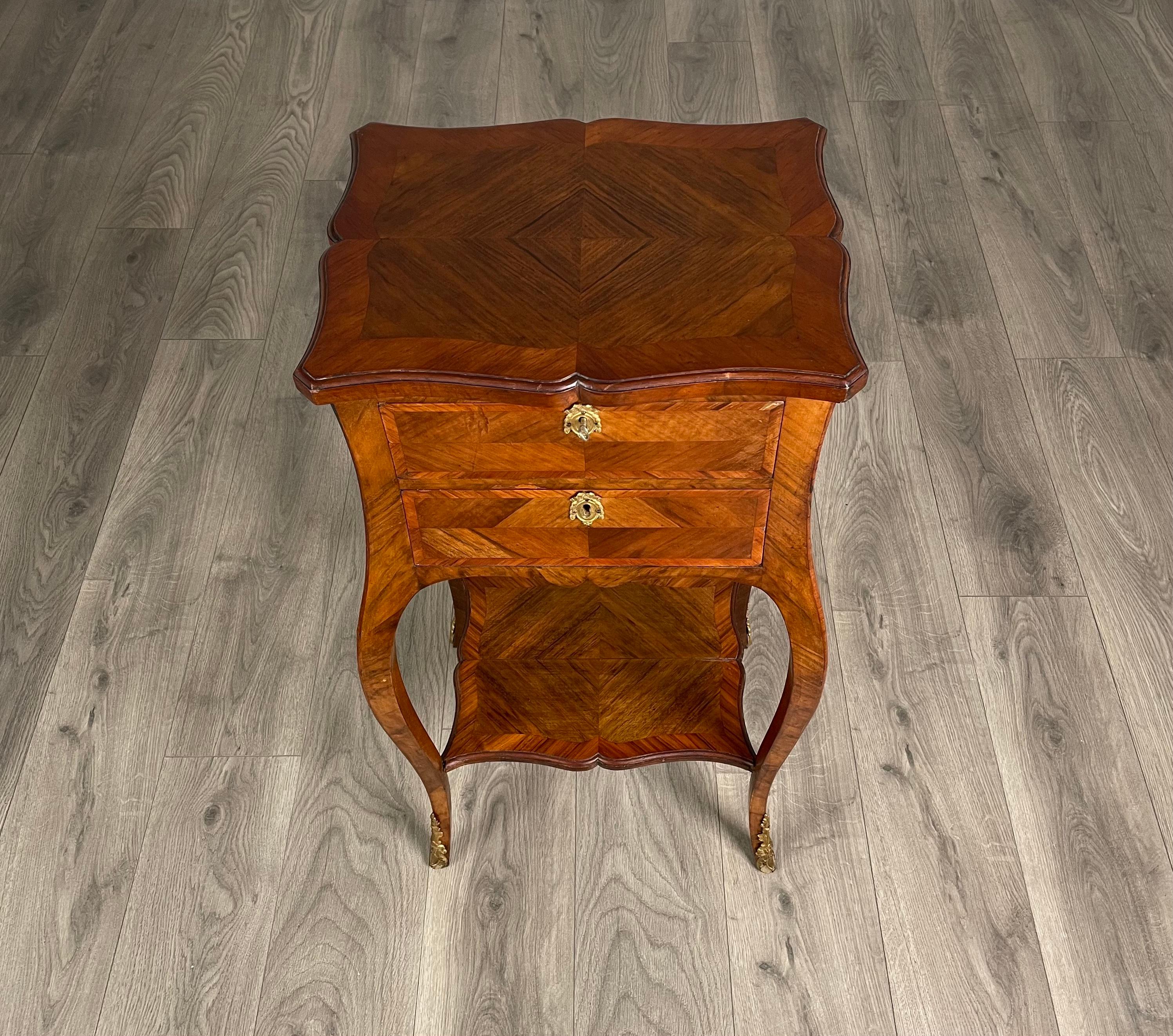 Bois de violette Cabinet français ancien du 19ème siècle à Kingswood ( REF AF-1910 ) en vente