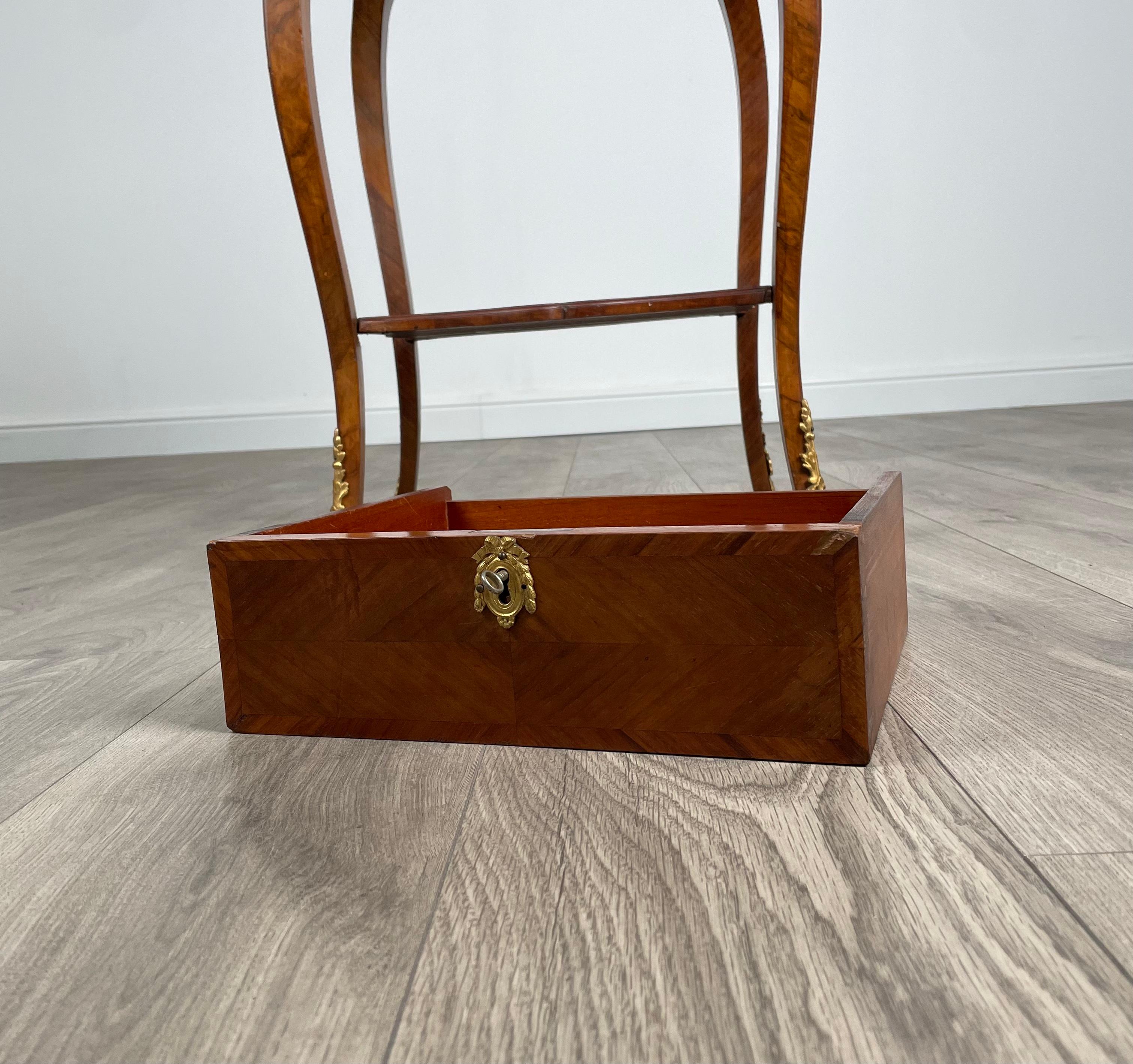 Cabinet français ancien du 19ème siècle à Kingswood ( REF AF-1910 ) en vente 1