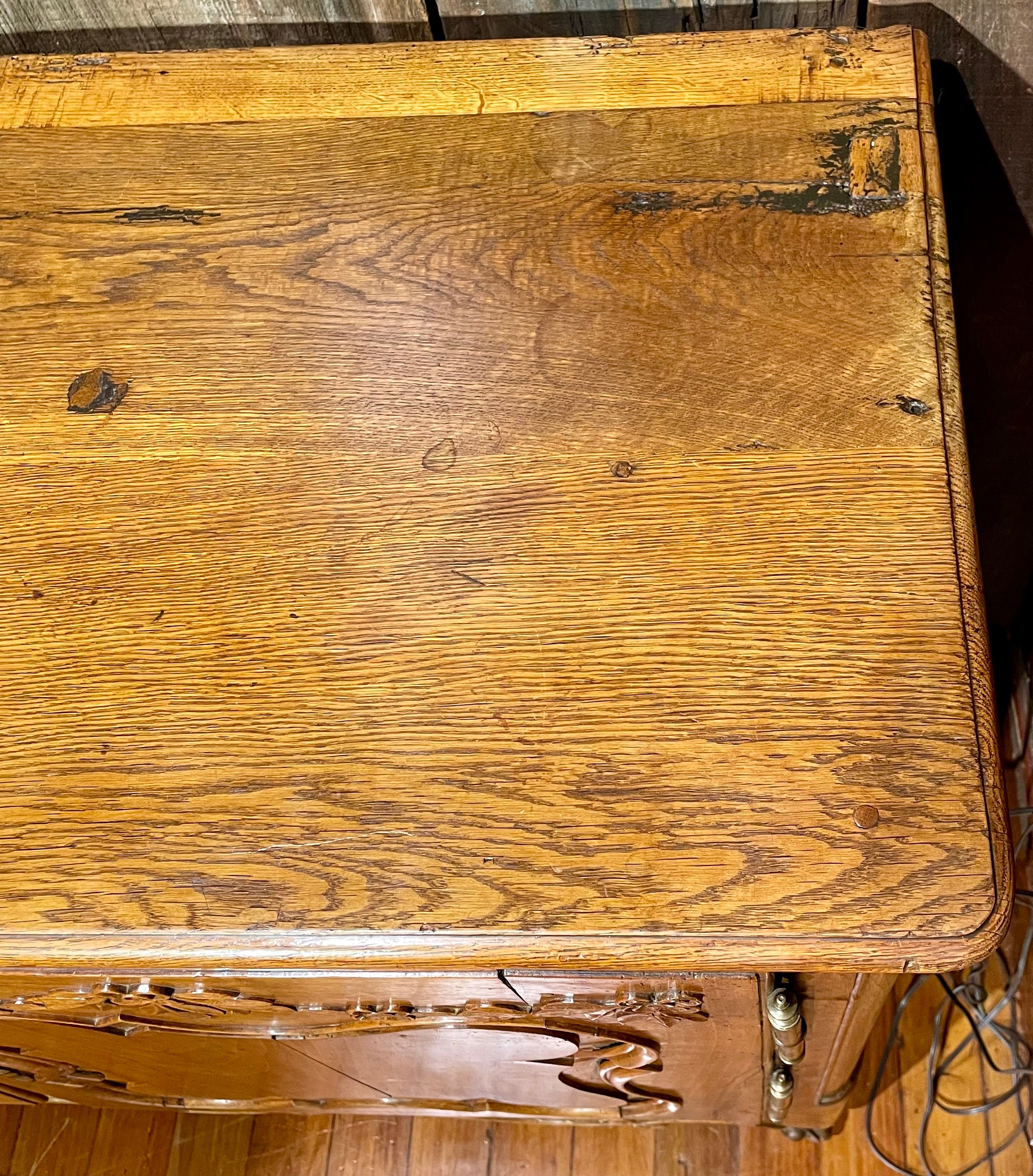 Antique French del XIX secolo, credenza in legno intagliato, CIRCA 1870-1880. in vendita 2