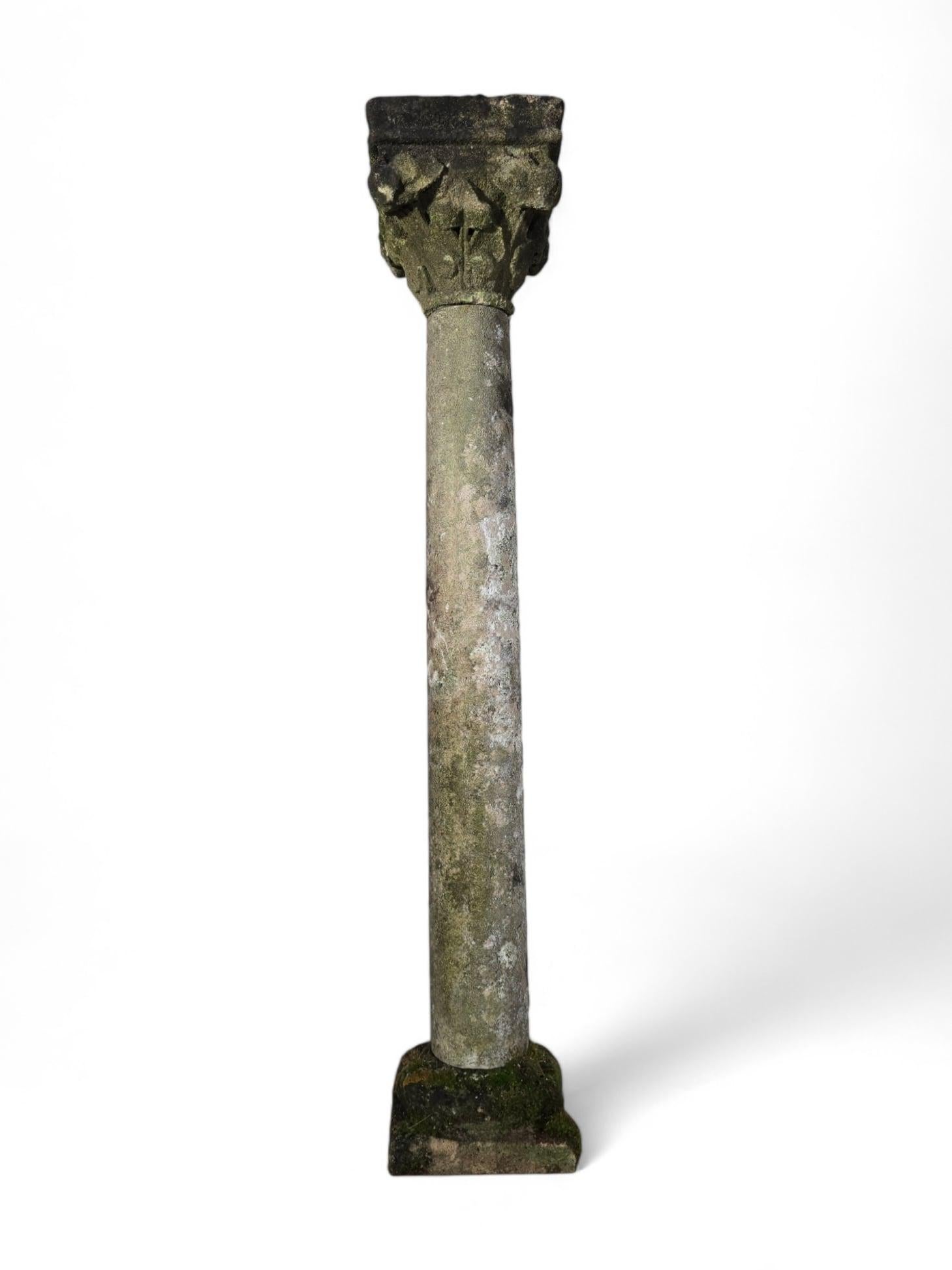 Antica colonna in pietra intagliata francese del XIX secolo in vendita 8
