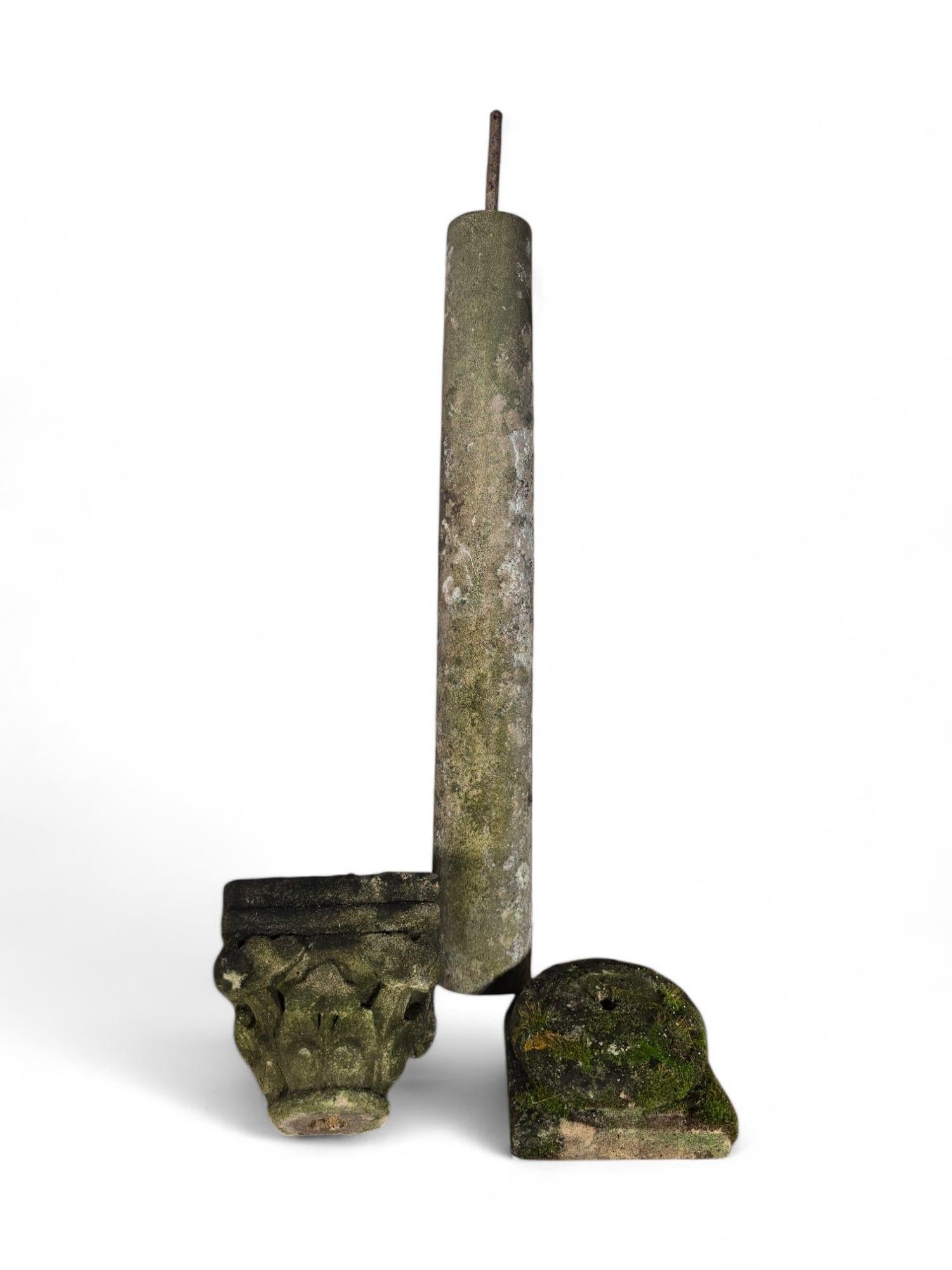 Fine XIX secolo Antica colonna in pietra intagliata francese del XIX secolo in vendita