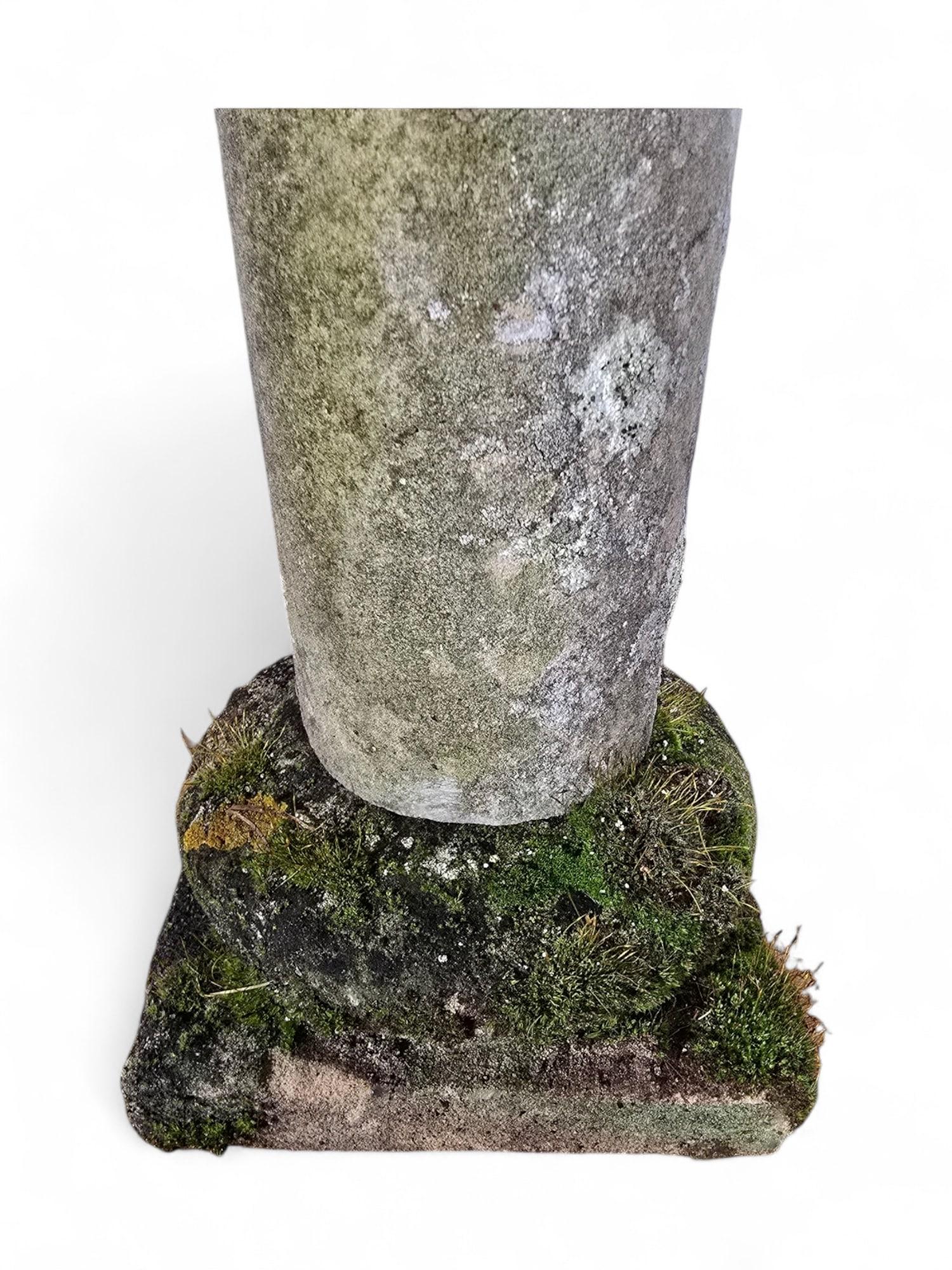 Antica colonna in pietra intagliata francese del XIX secolo in vendita 2