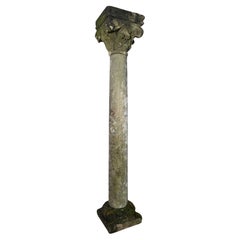 Antigua columna francesa de piedra tallada del siglo XIX