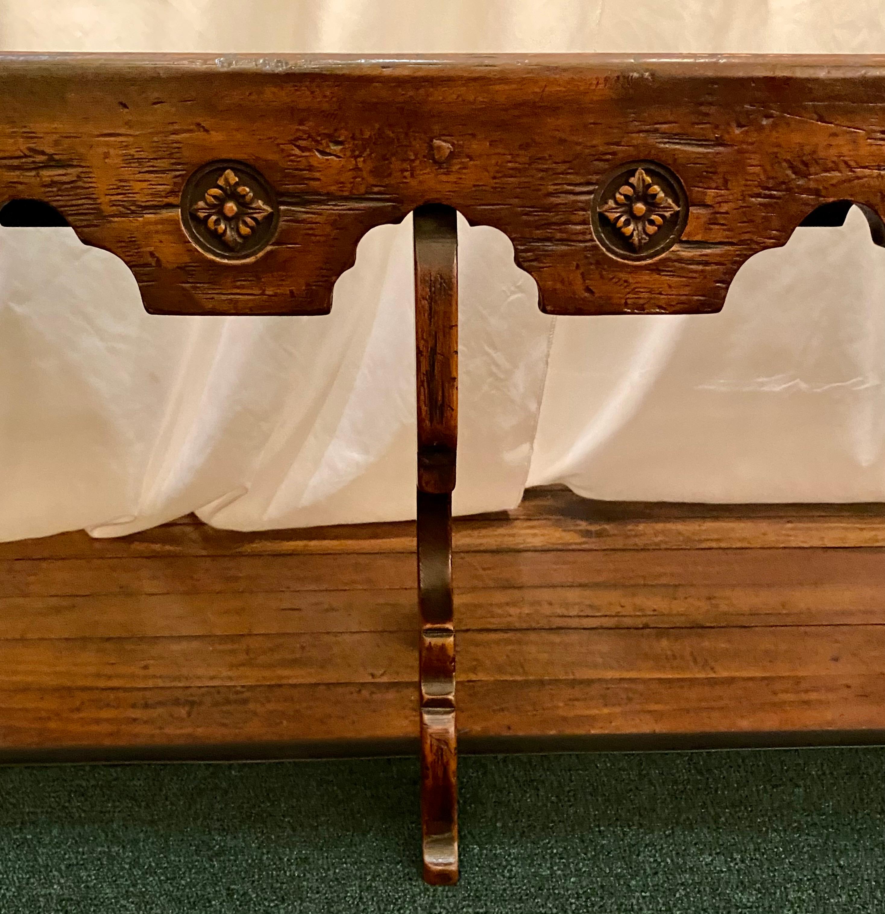 Antique 19th Century French Carved Walnut Banquette Bench, circa 1880 For Sale 2