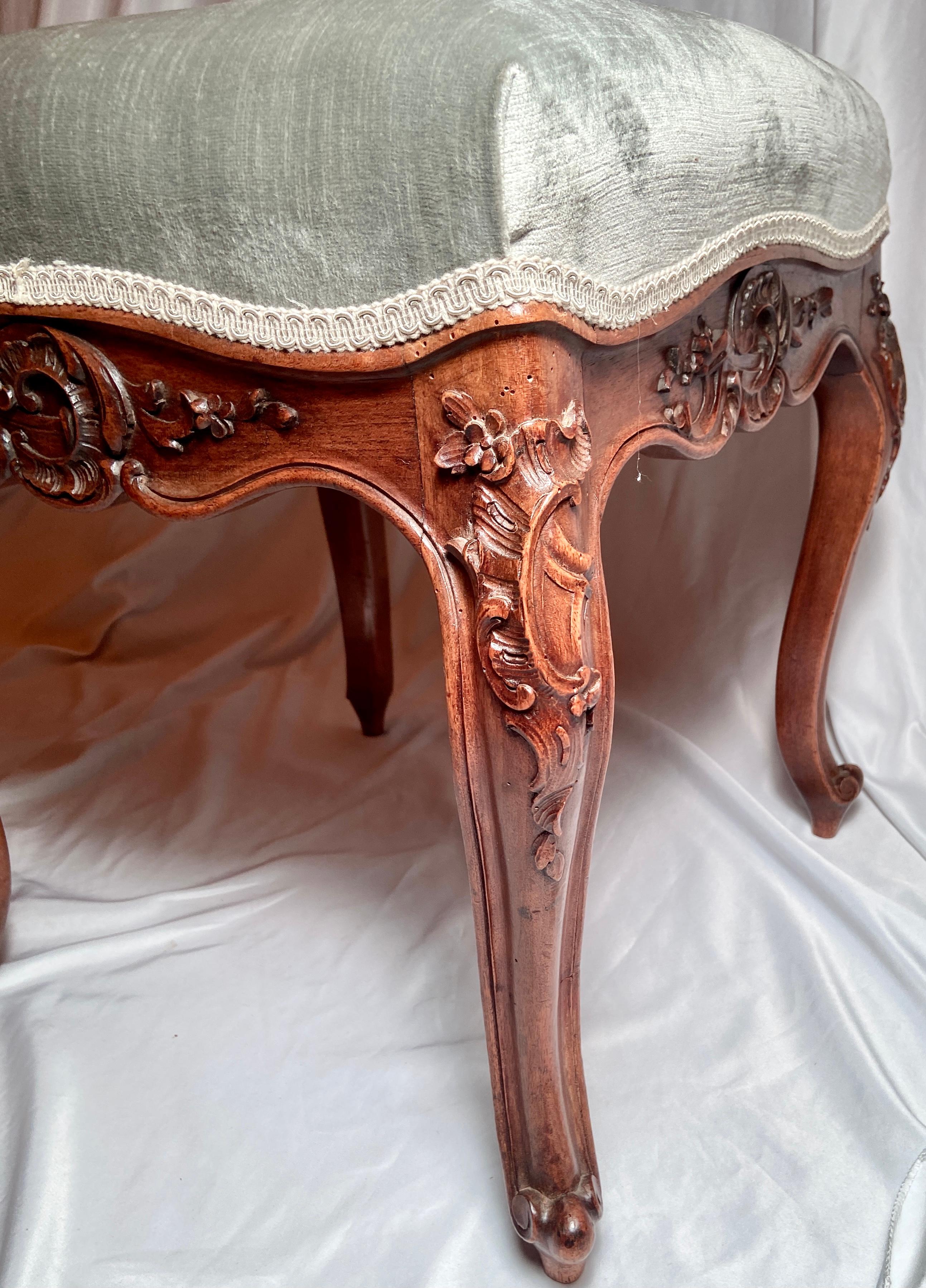 Antique 19th Century French Carved Walnut Bench with New Upholstery In Good Condition For Sale In New Orleans, LA