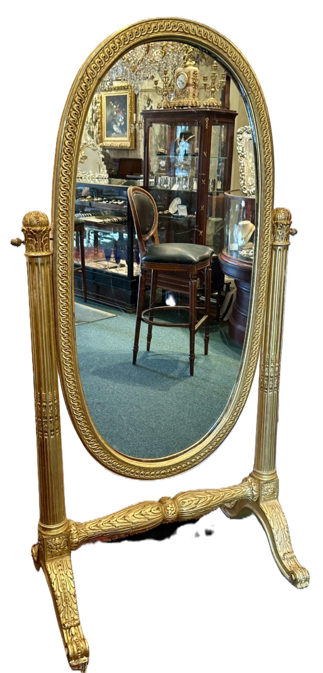 Francese Antique French del XIX secolo in legno intagliato con specchio chevale in foglia d'oro. in vendita