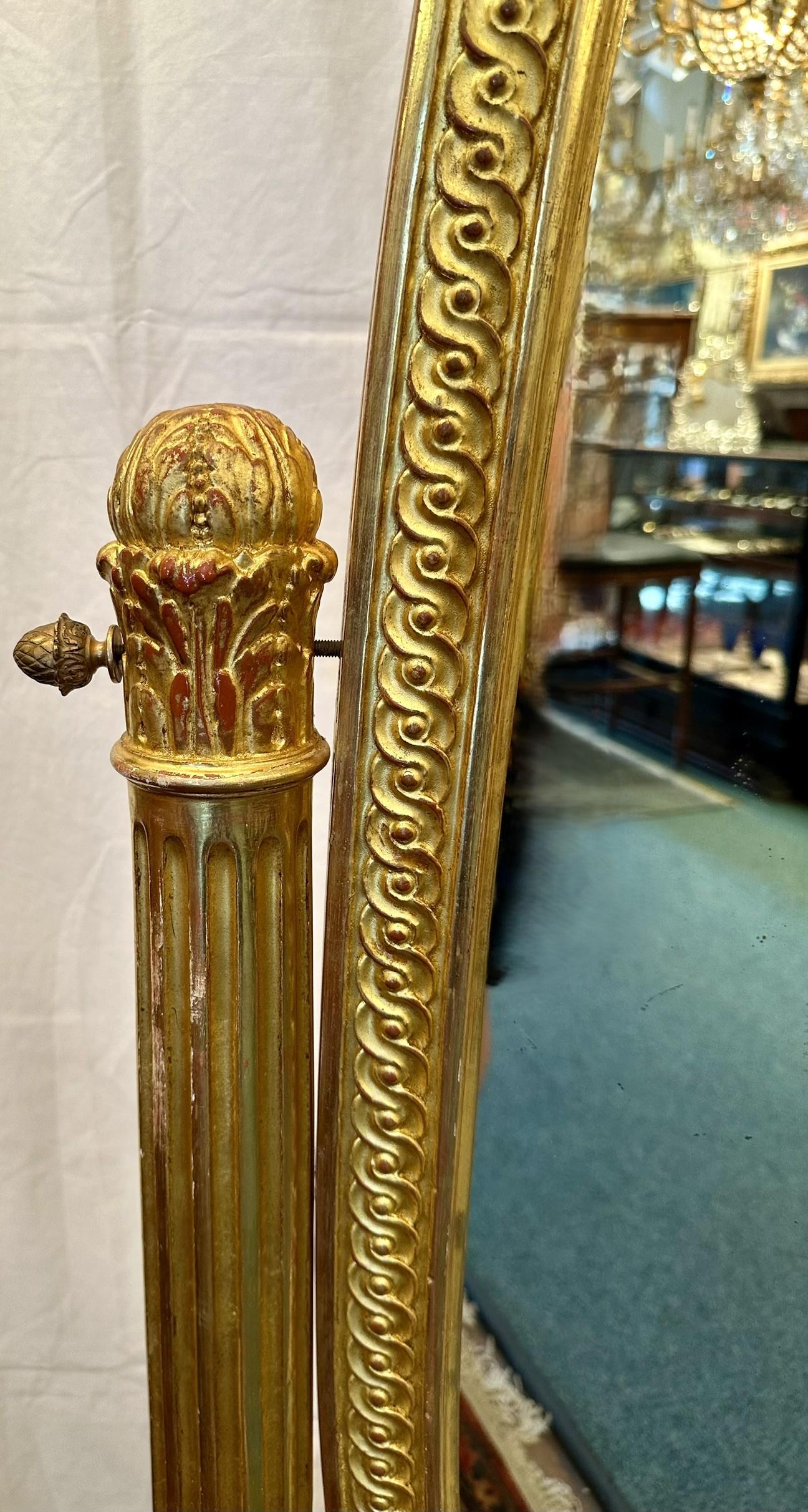 Antique French del XIX secolo in legno intagliato con specchio chevale in foglia d'oro. in vendita 1