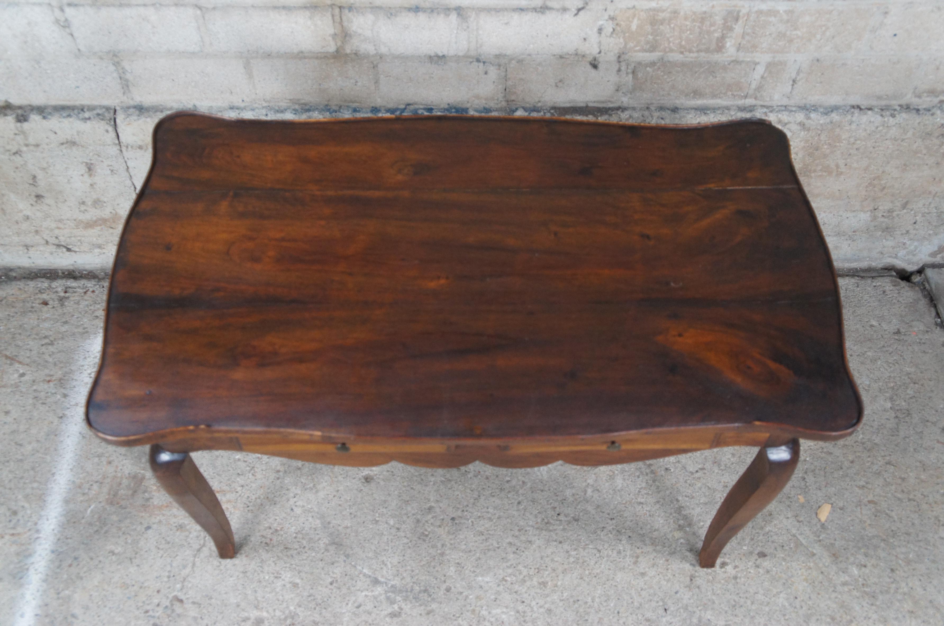 Antique 19th Century French Country Provincial Serpentine Walnut Coffee Table In Good Condition For Sale In Dayton, OH