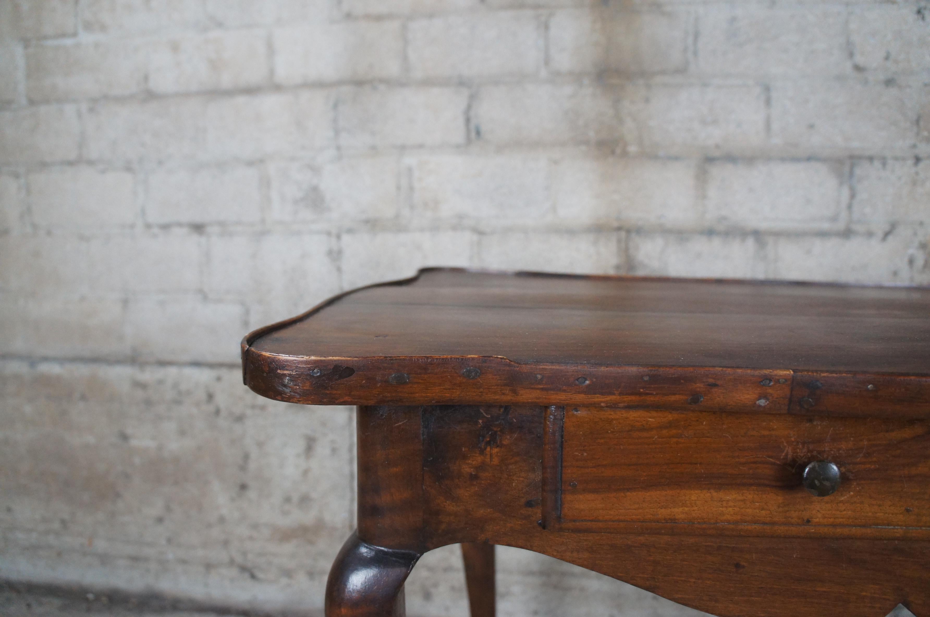 Antique 19th Century French Country Provincial Serpentine Walnut Coffee Table For Sale 3